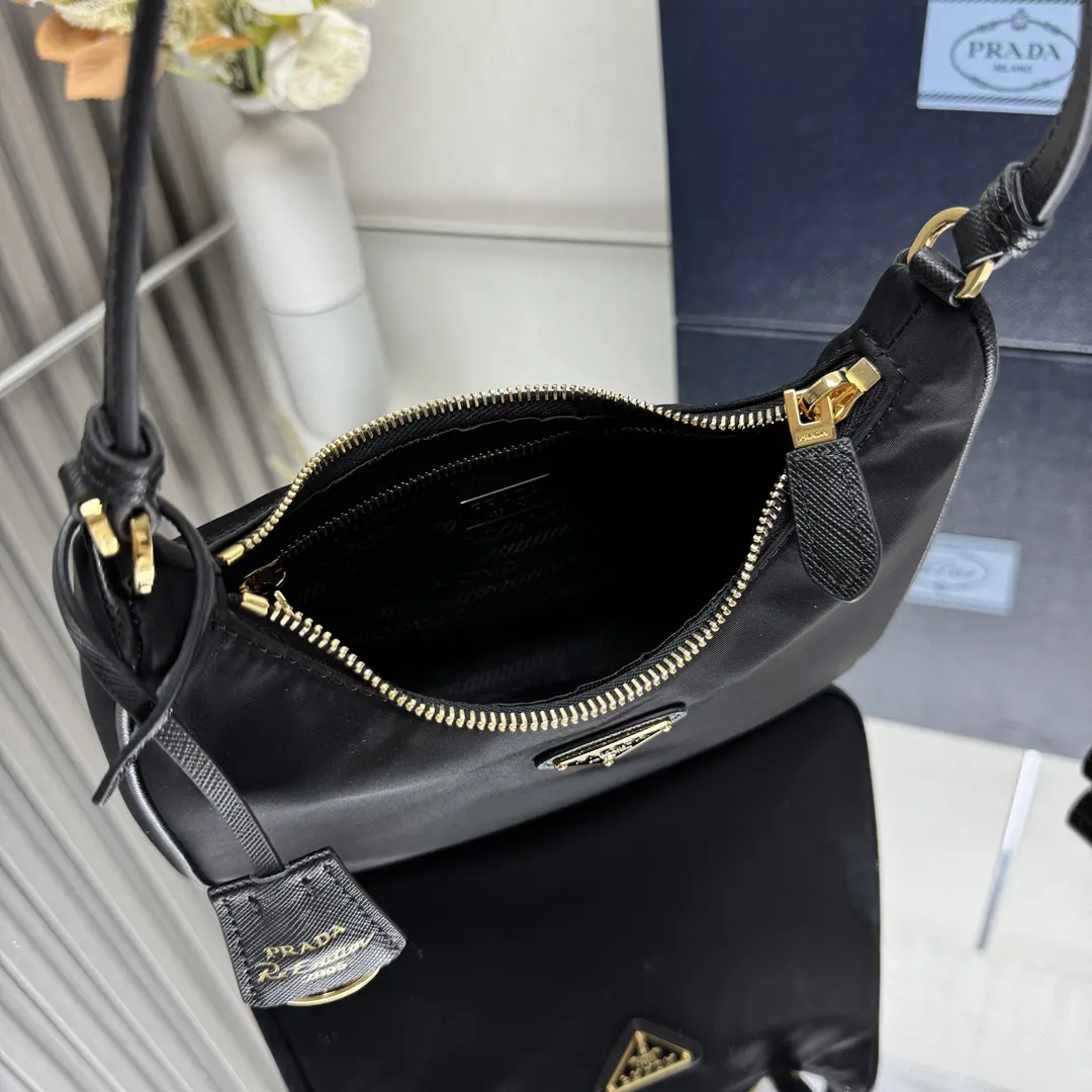 Prada Re-Nylon 皮革 Saffiano 十字紋 腋下包