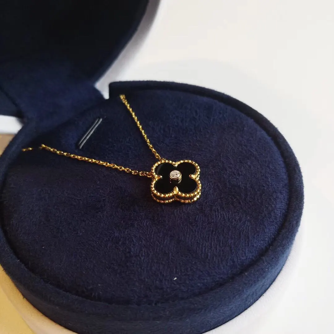 Van Cleef 四叶草 贝壳 項鍊 精致锁骨链款