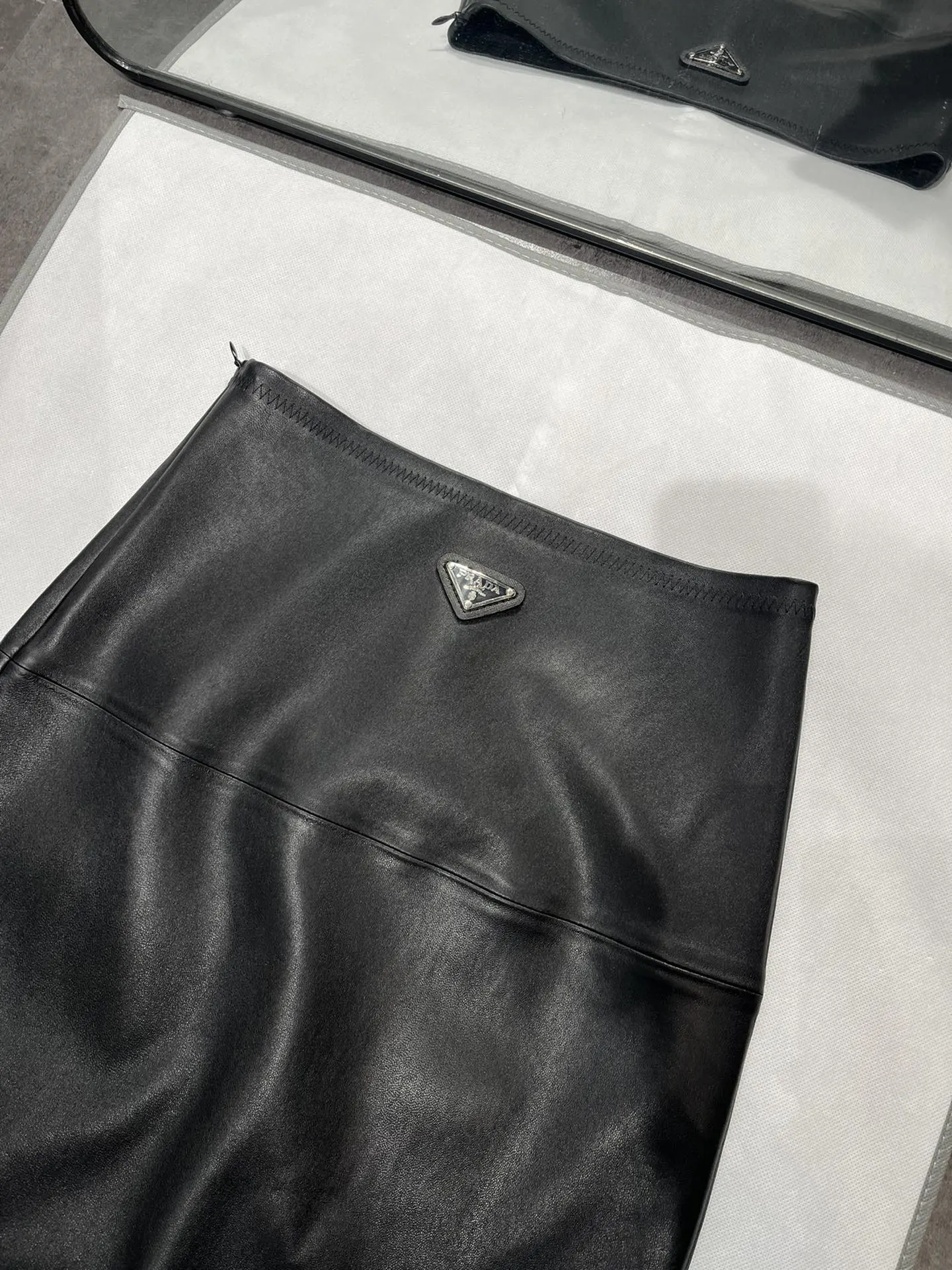 PRADA 羊皮 半身裙 包臀修身款