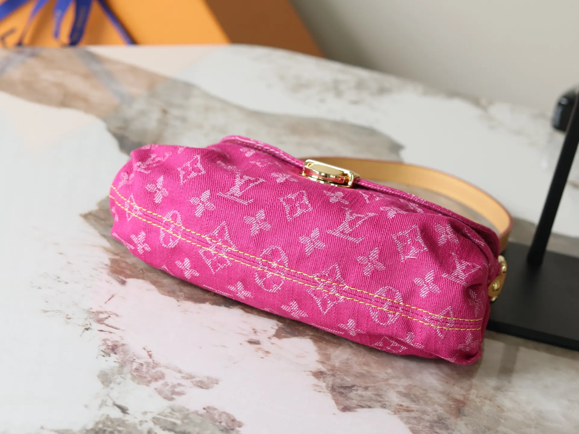 LV blue, armpit bag, shoulder crossbody model Image 4 LV blue, armpit bag, shoulder crossbody model Image 4