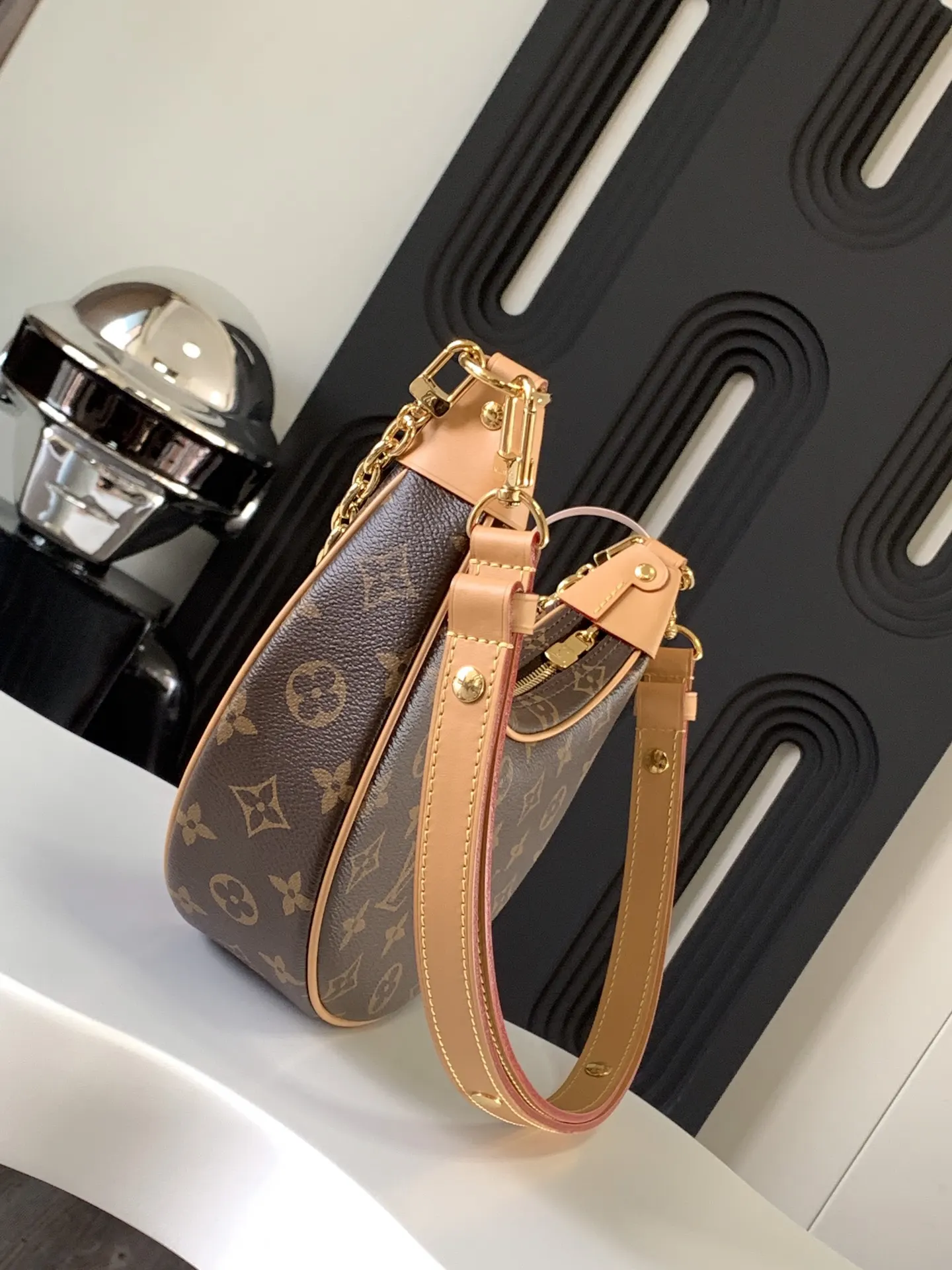Louis Vuitton M81098 Hobo Bag