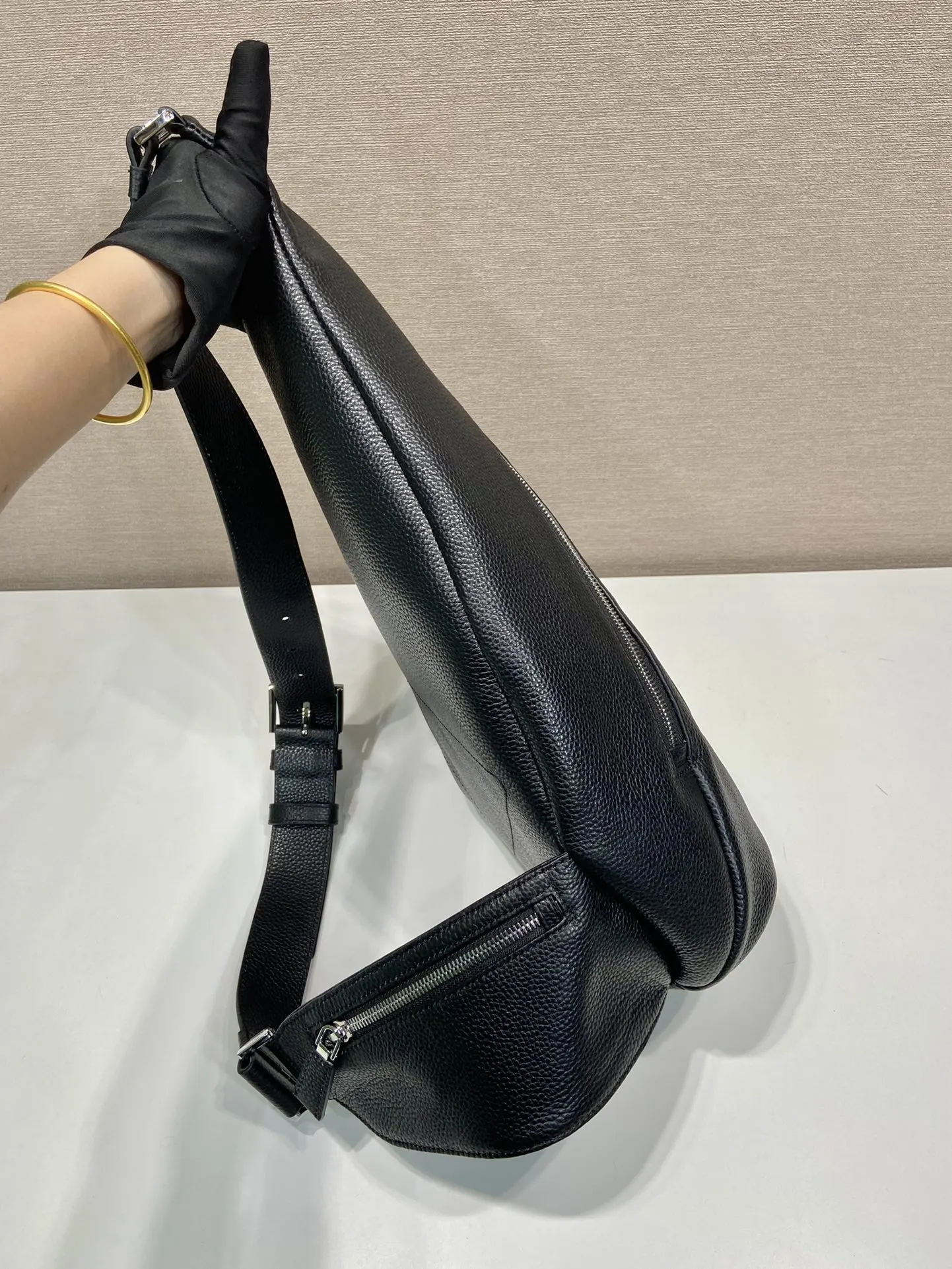 Prada 尼龙 鹿皮 牛皮 双肩背包 轻便实用