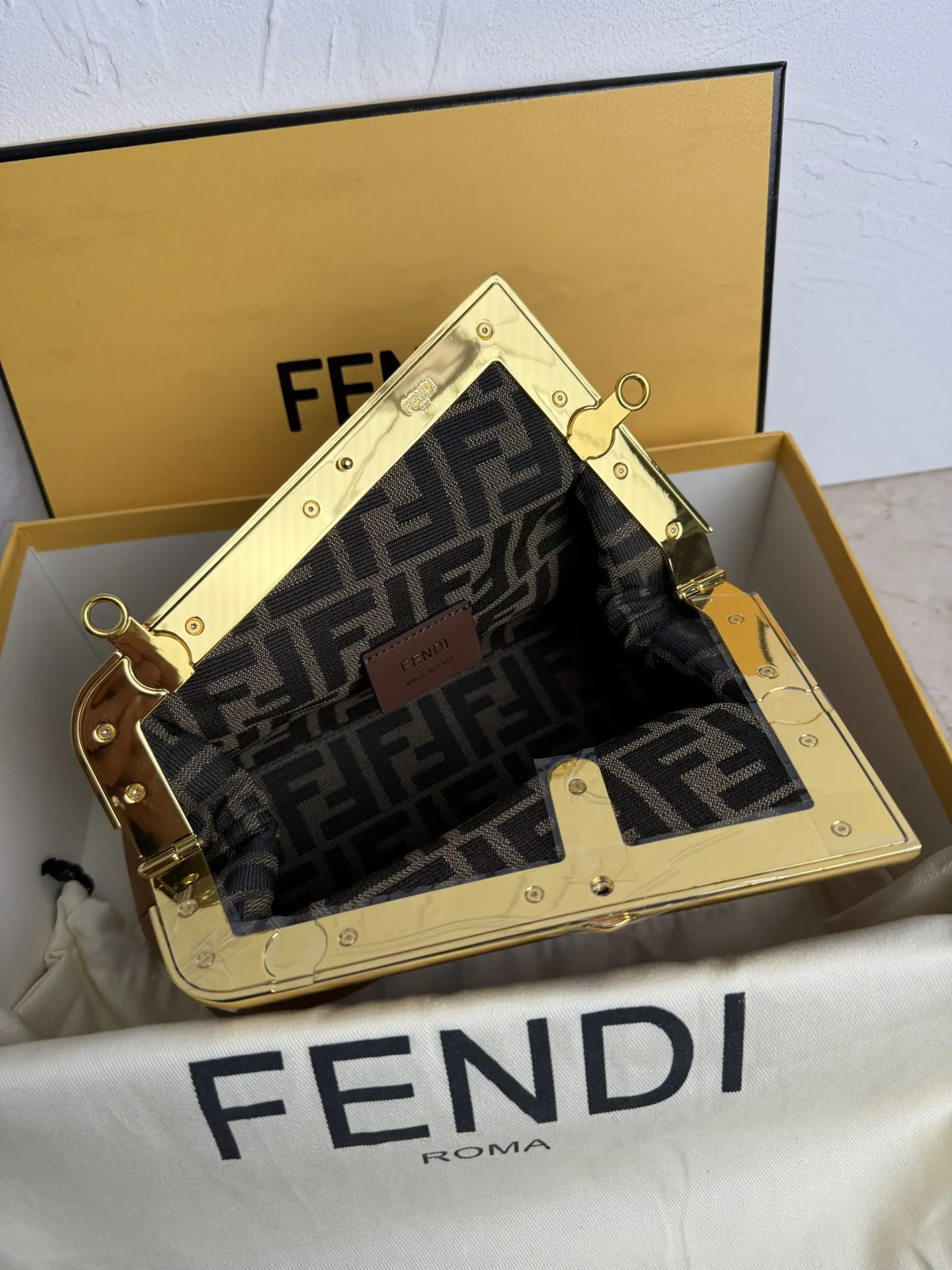 Fendi 粉色 金色 羊皮 手拿包 精致手拿款