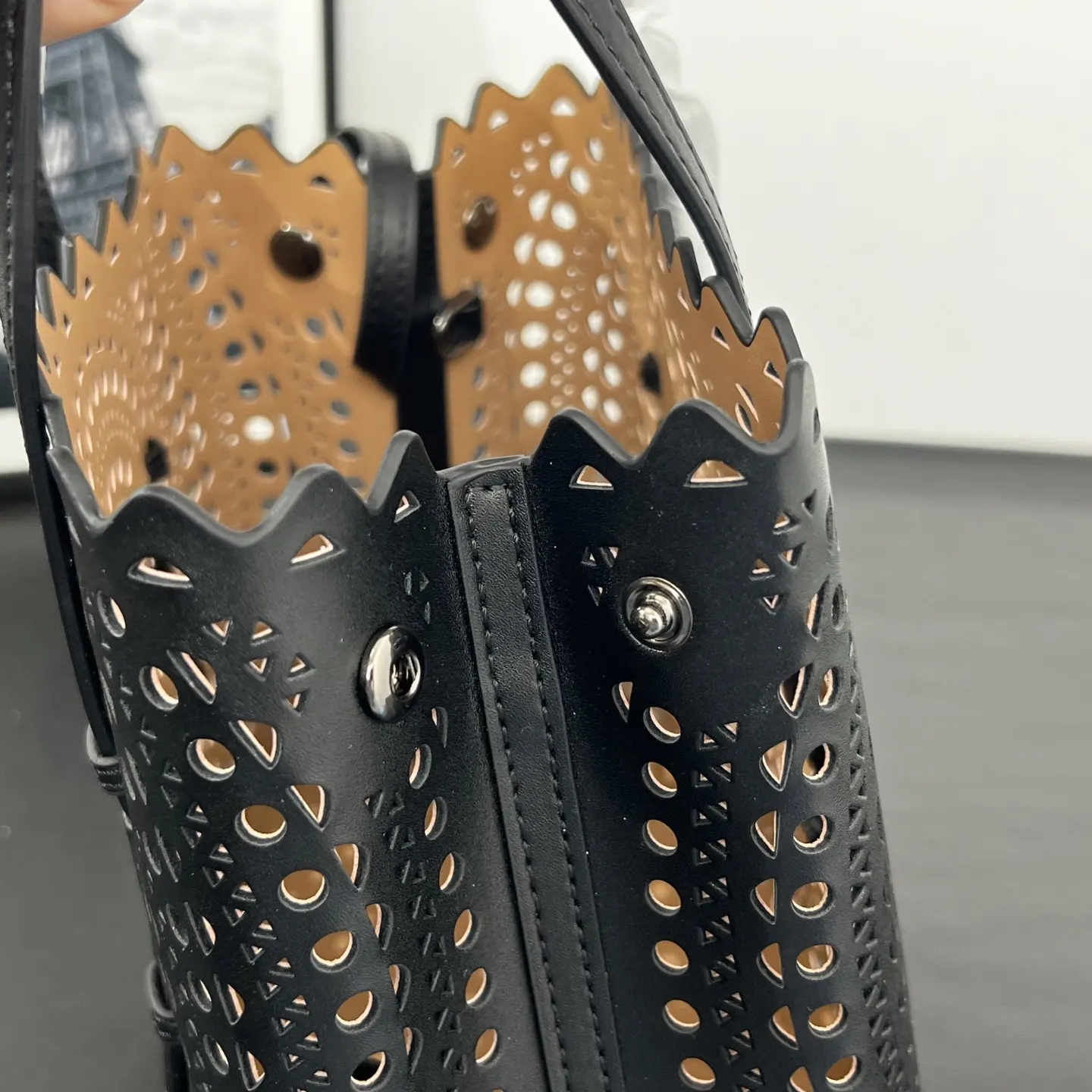黑色 牛皮 ALAÏA 中号 黑色 ALAIA tote 托特包 大容量托特款