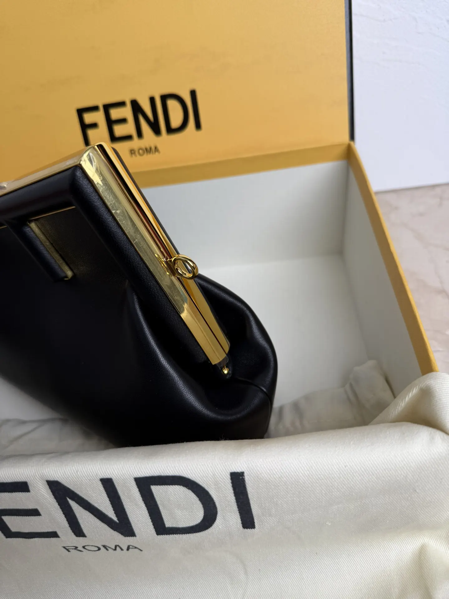 Fendi 粉色 金色 羊皮 手拿包 精致手拿款