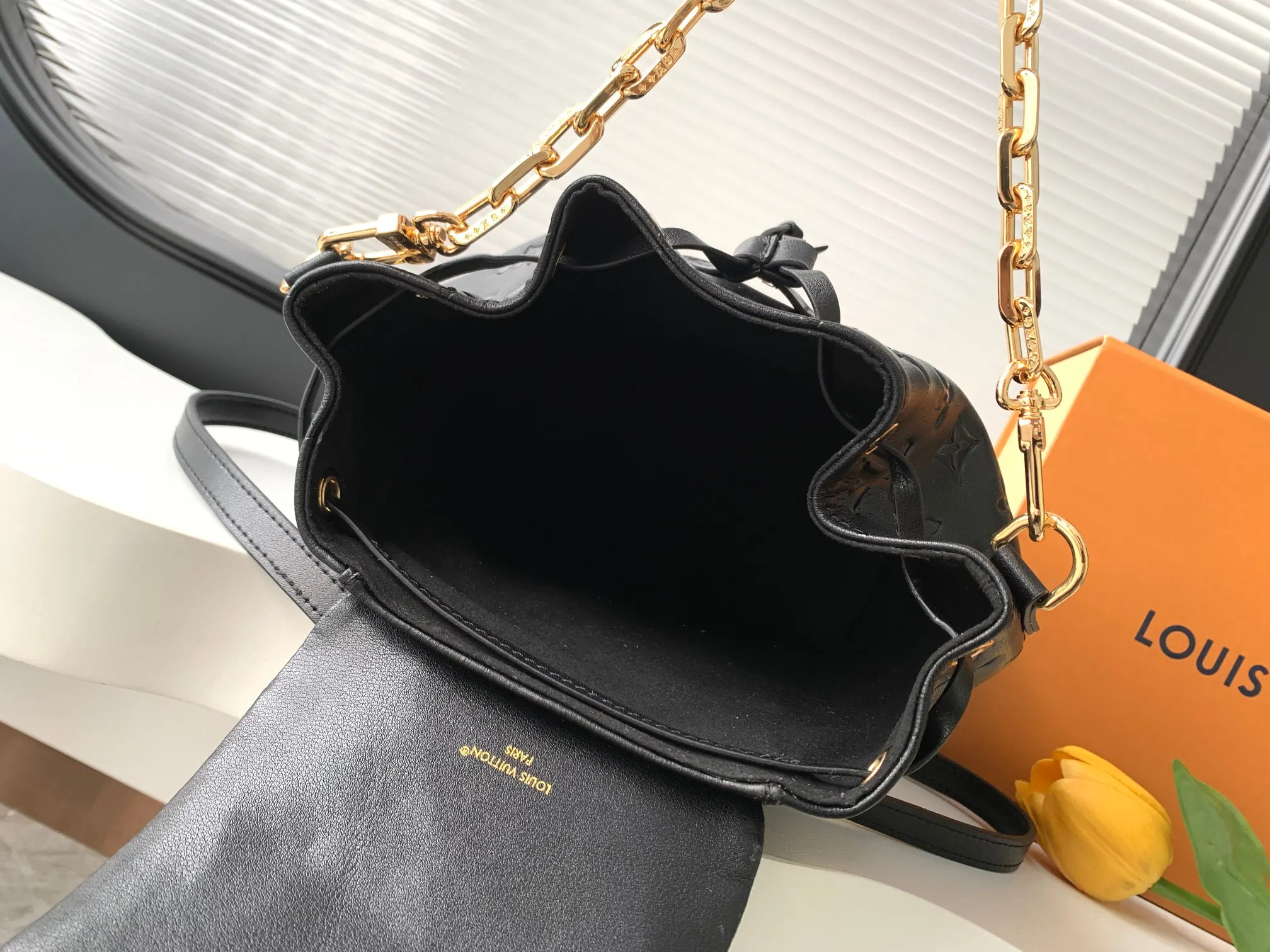 LV 黑色 牛皮 雙肩包 实用雙肩款(數字9) LV 黑色 牛皮 雙肩包 实用雙肩款(數字9)
