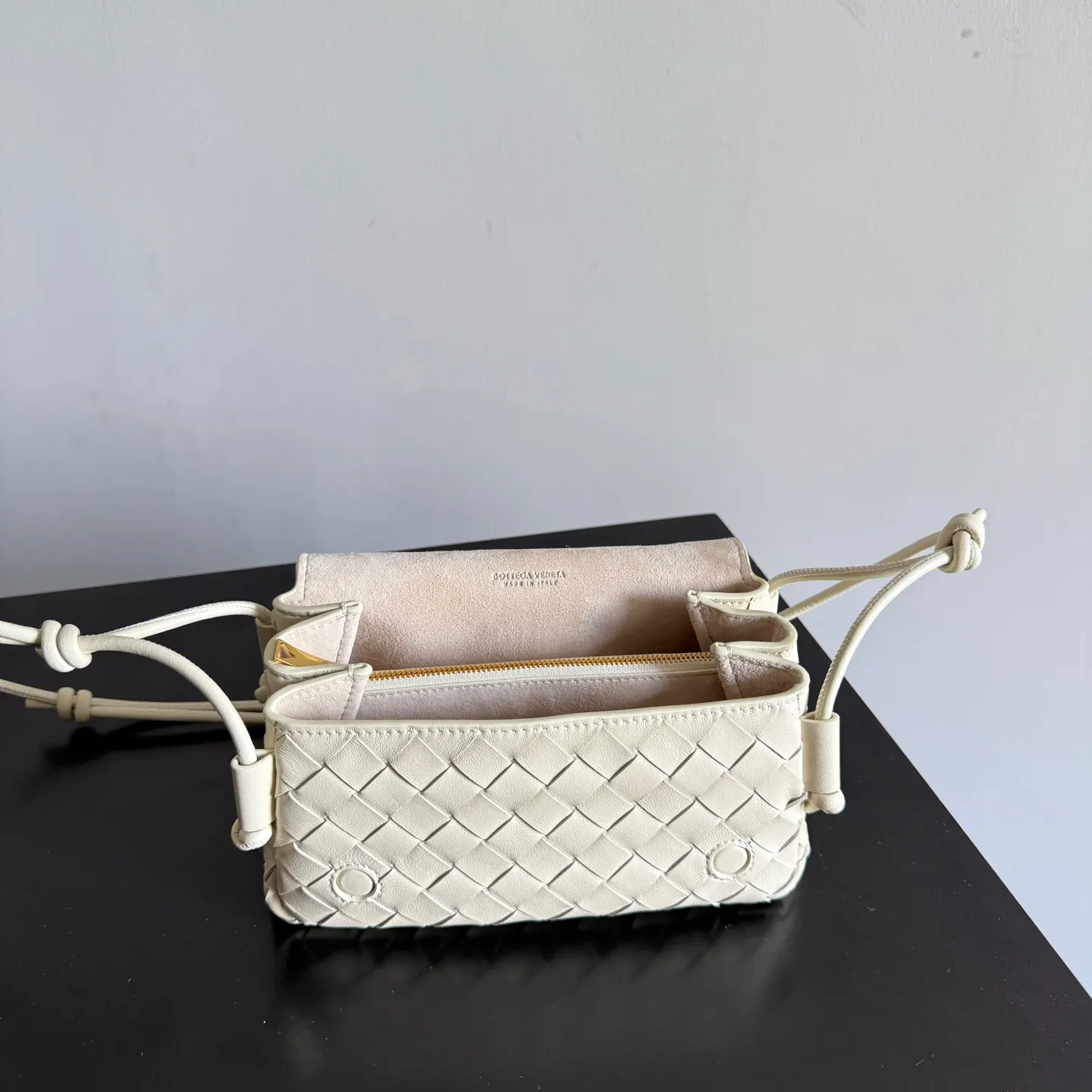 Bottega Veneta 手拿包 精致手拿款(數字9) Bottega Veneta 手拿包 精致手拿款(數字9)