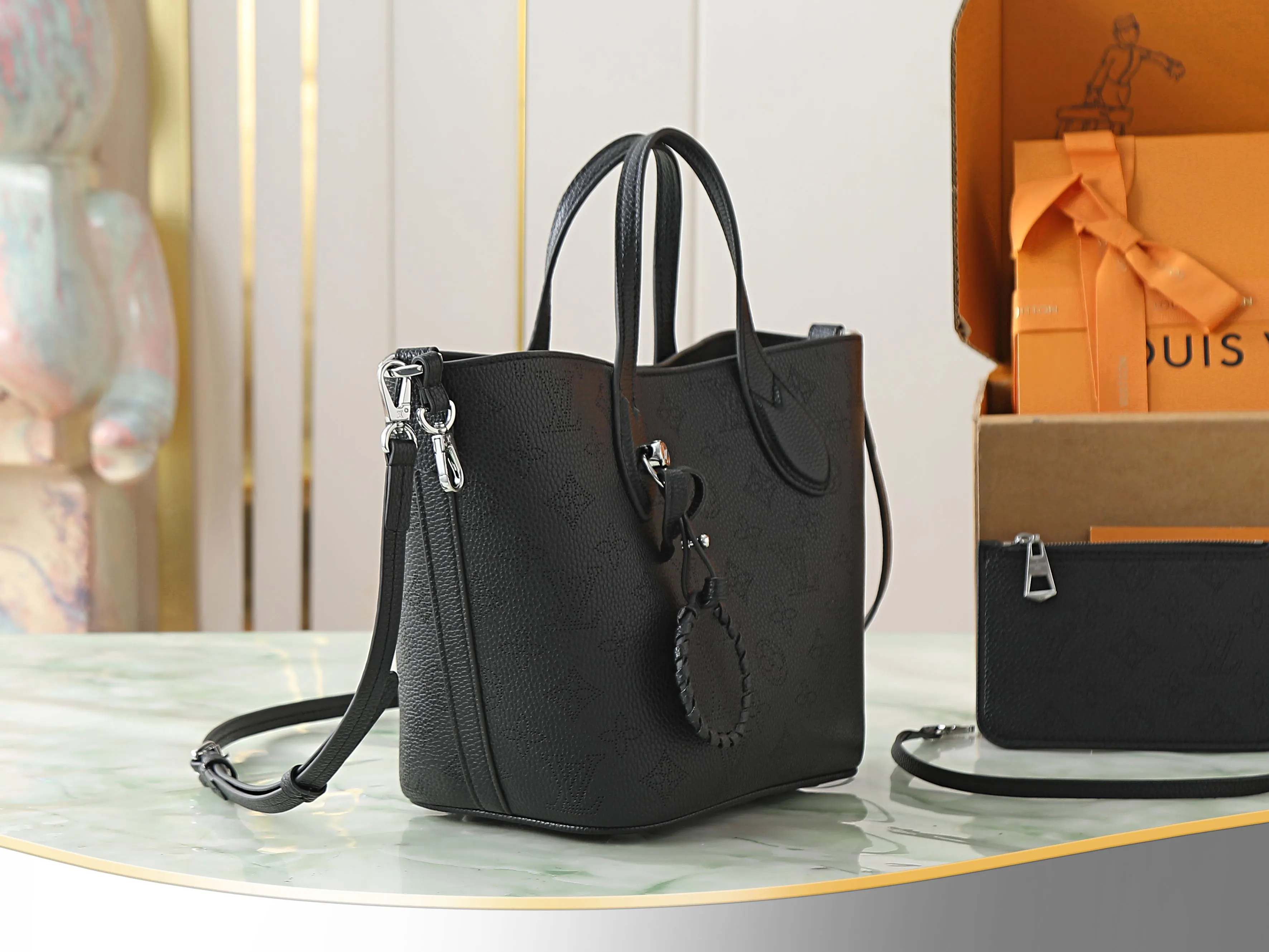 LV black, tote bag, large-capacity commuter model Image 2 LV black, tote bag, large-capacity commuter model Image 2
