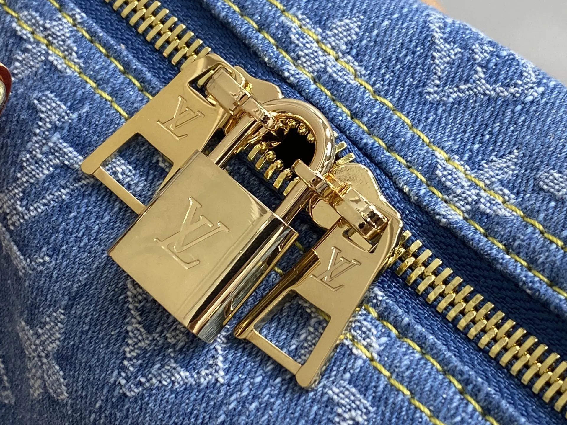 LV 藍色老花Speedy手袋 手提斜挎款(數字18) LV 藍色老花Speedy手袋 手提斜挎款(數字18)