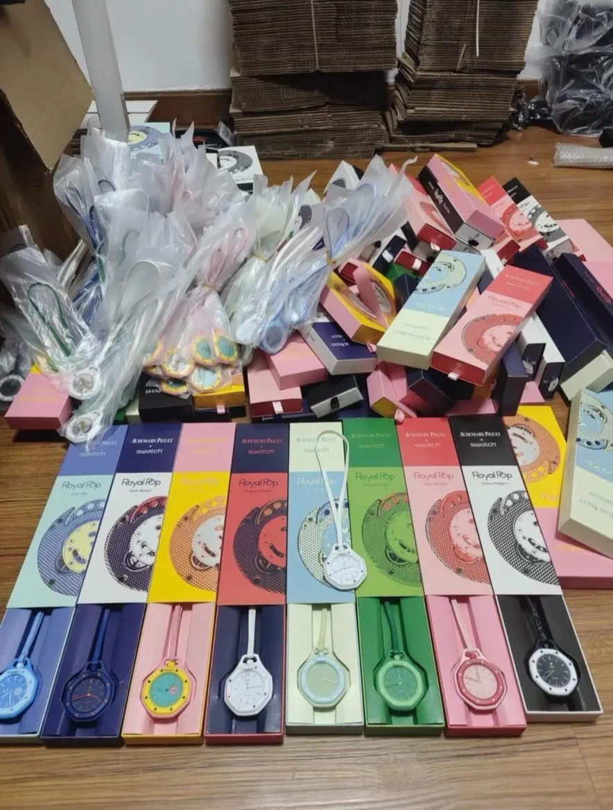 微信下单包邮 送 机械 有单的砸 手表 经典腕表款