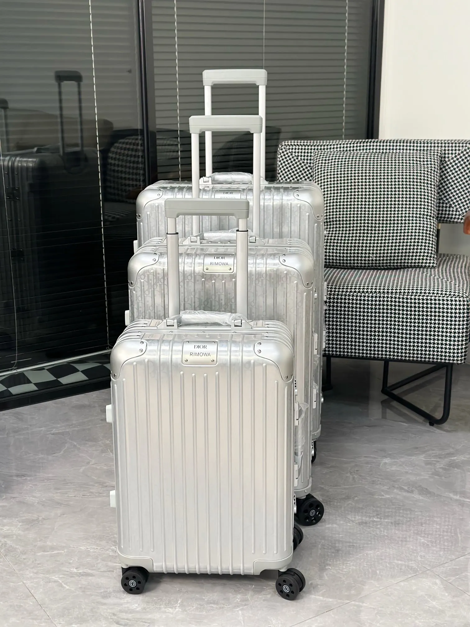 巴黎春夏 发布会上 Dio Ri 行李箱 旅行拉杆款 輕便出行款