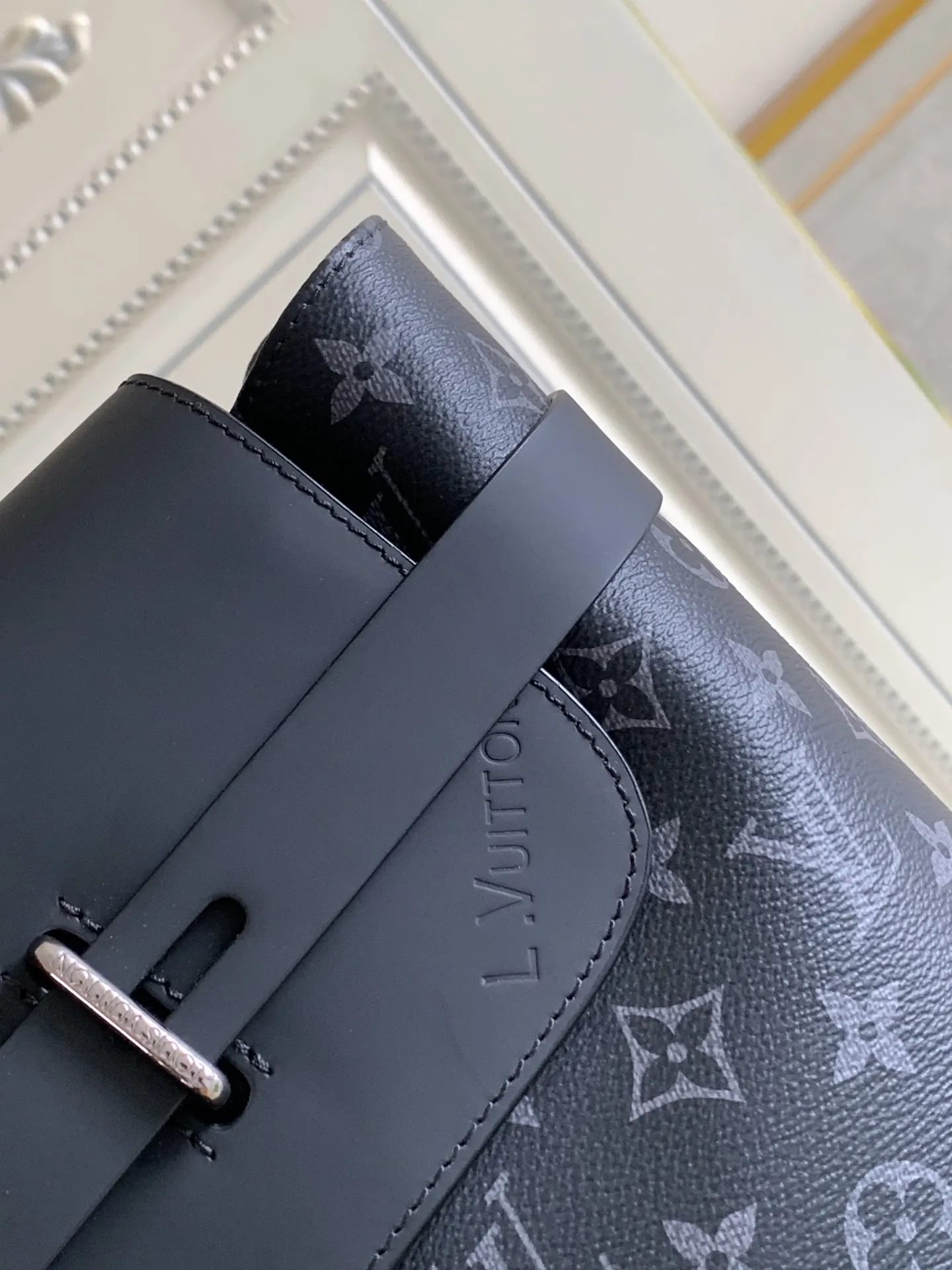 LV 皮革 详细特征 雙肩包 实用雙肩款