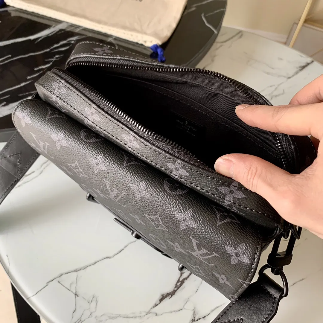 帆布 标志性的 MoEclipse 帆布与 鏈條包 精致鏈條款(數字9) 帆布 标志性的 MoEclipse 帆布与 鏈條包 精致鏈條款(數字9)