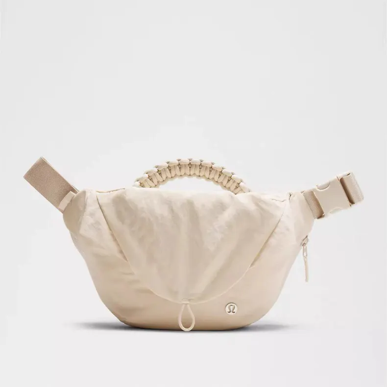 露lu Curved Crossbody 弯 腰包 休闲腰包款