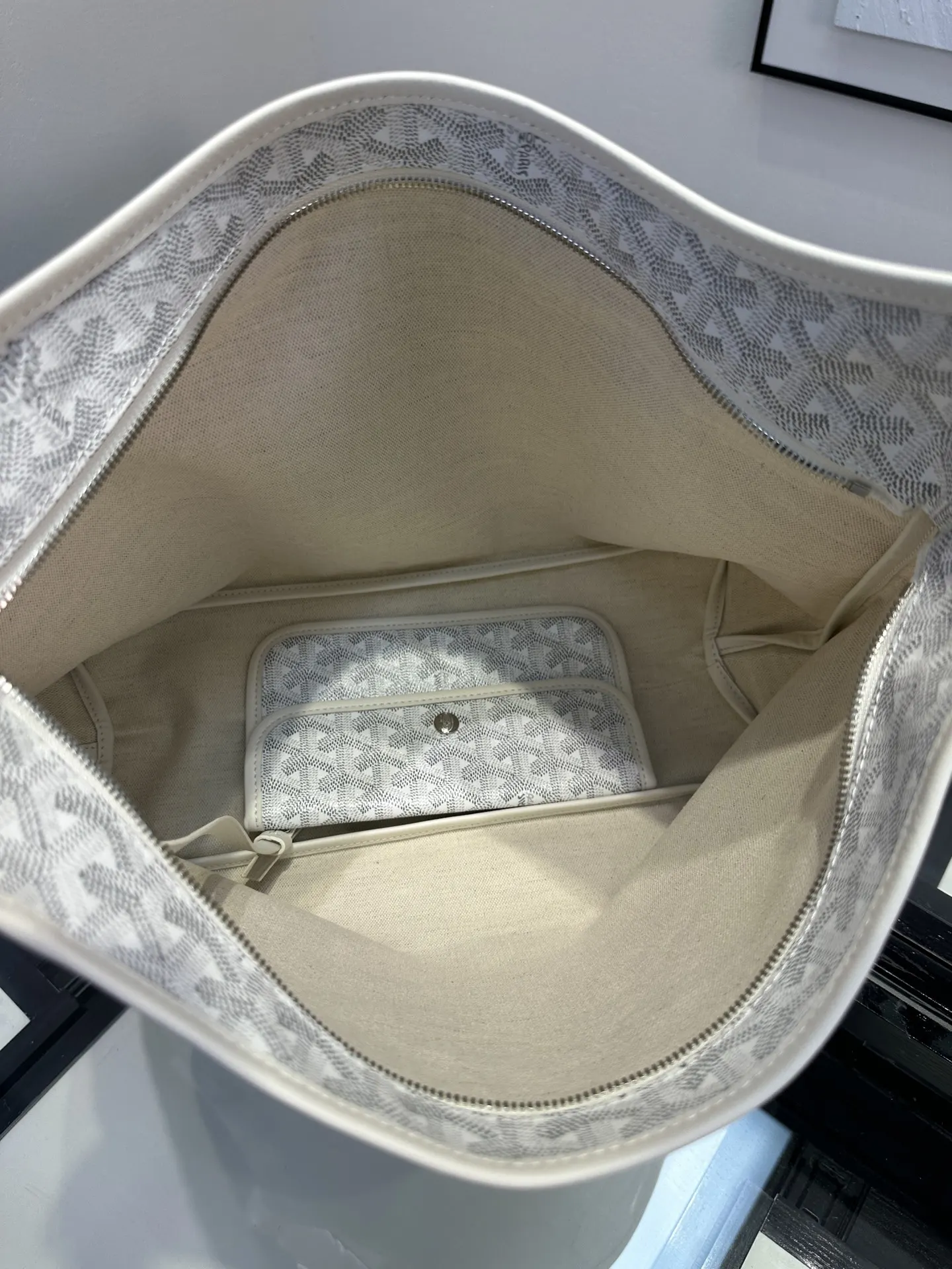 Goyard White Hobo Shoulder Bag Vintage