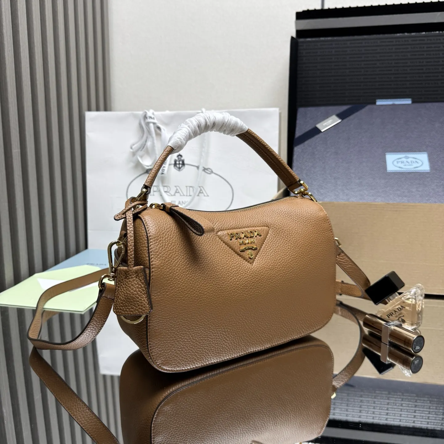 Prada 金色 皮革 斜挎包