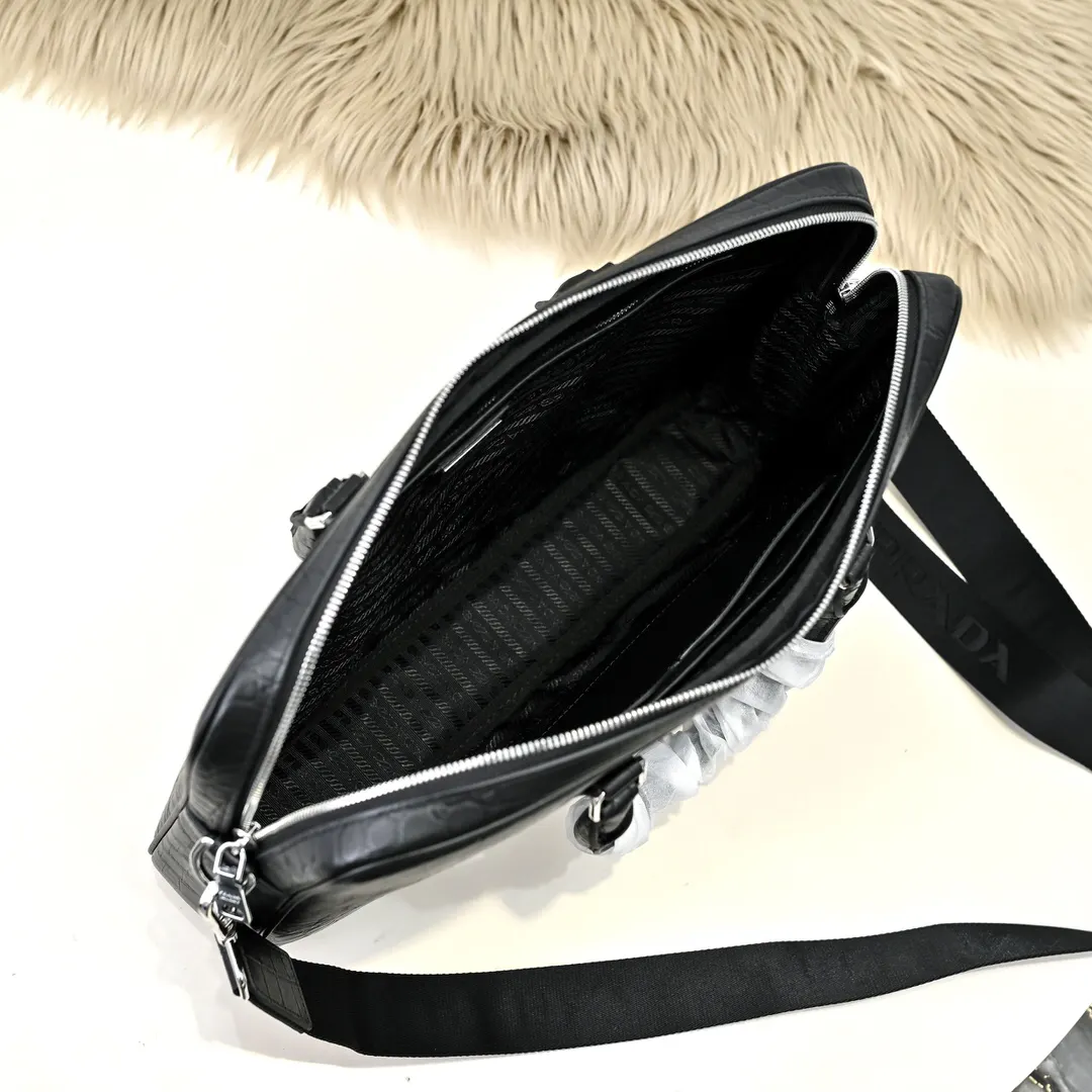 Prada 小牛皮 男士公文包 采用进口小牛皮 皮質柔软 手感超赞 商務通勤款