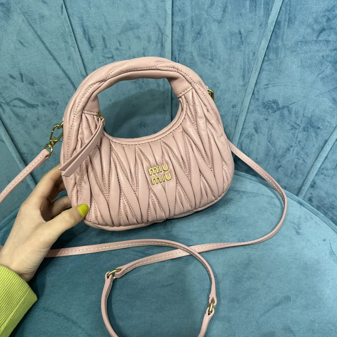 Miu 羊皮 斜挎包 轻便斜挎款
