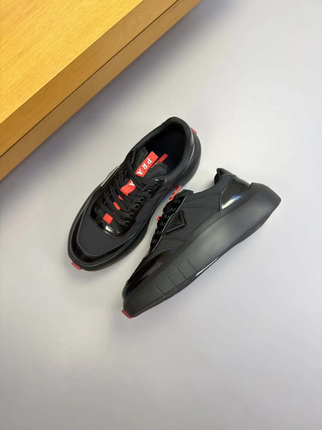 Prada 牛皮 帆布 Logo 运动鞋 休闲运动