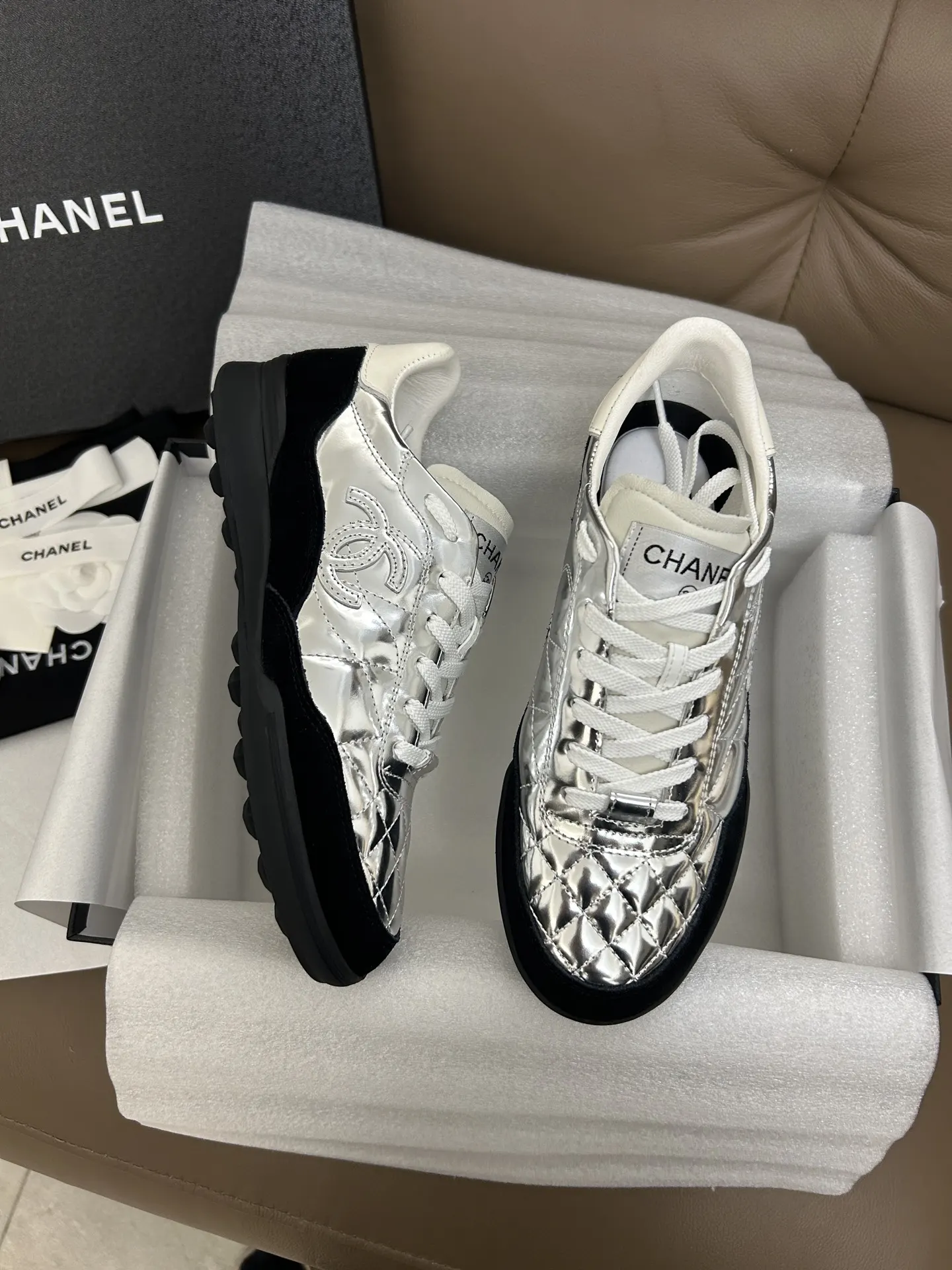 Chanel 羊皮休閒鞋