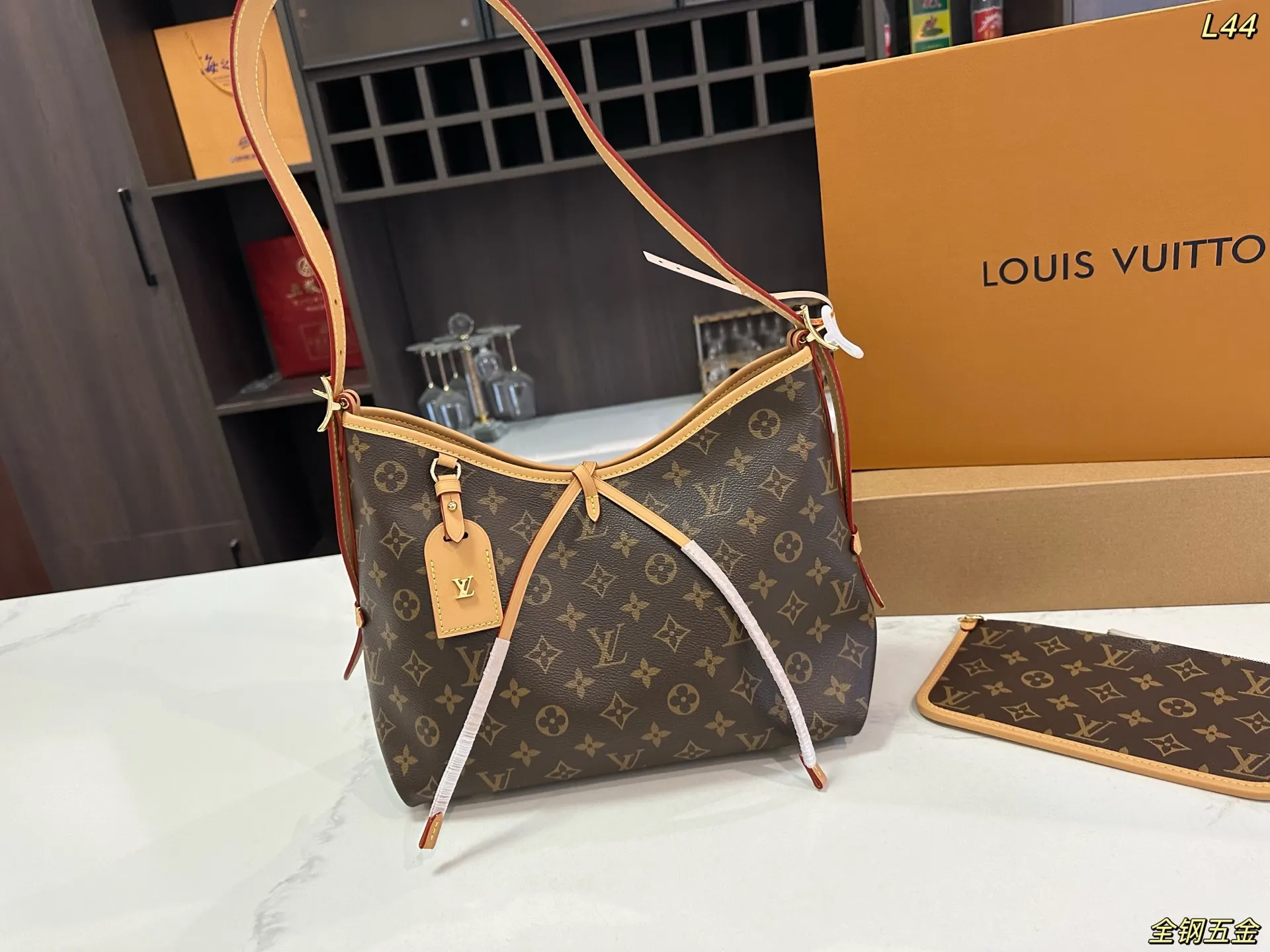 LV CarryAll 全钢五金 斜背包 輕便斜挎款