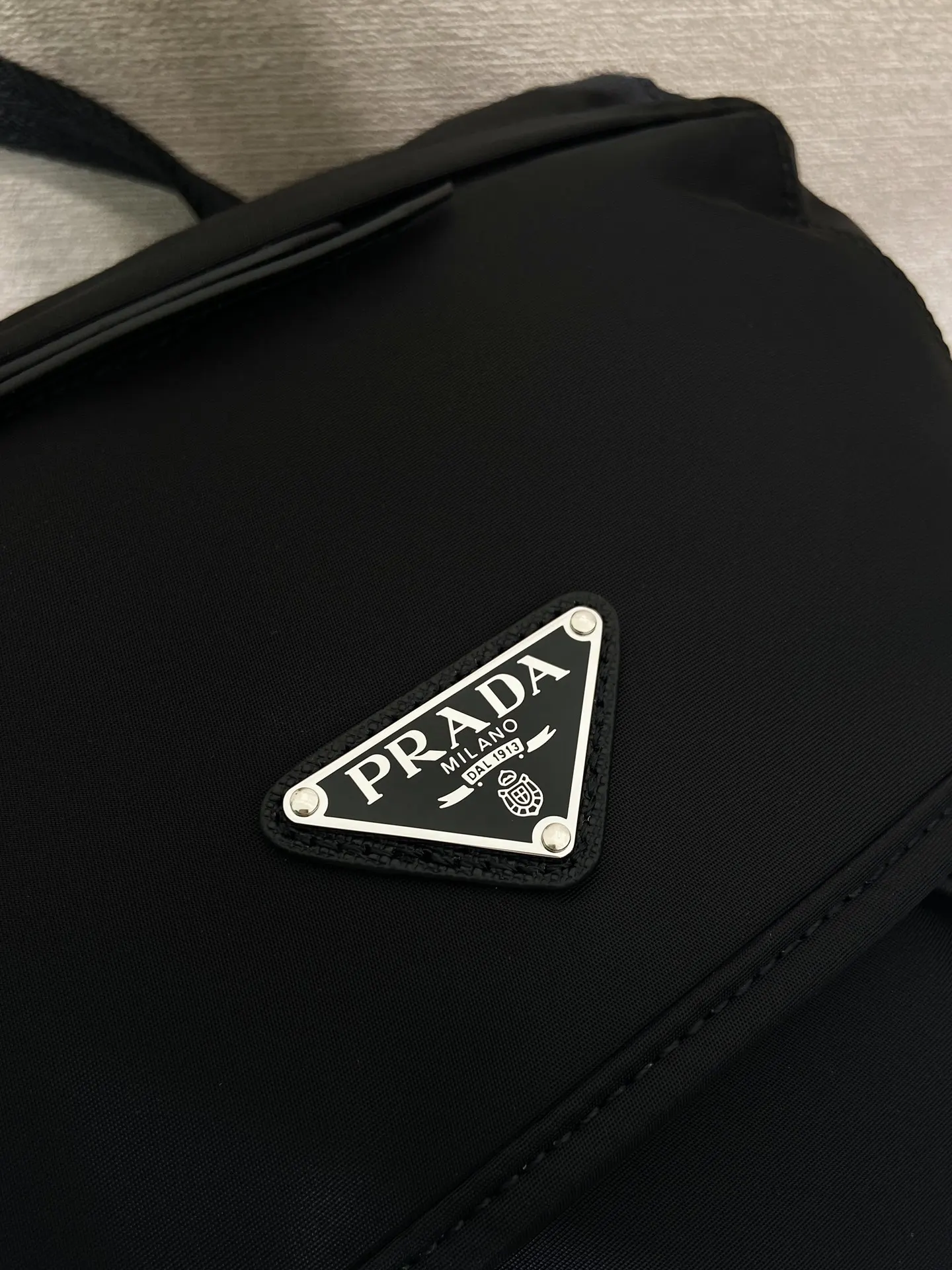 PRADA Re-Nylon尼龙 双肩背包 轻便实用款