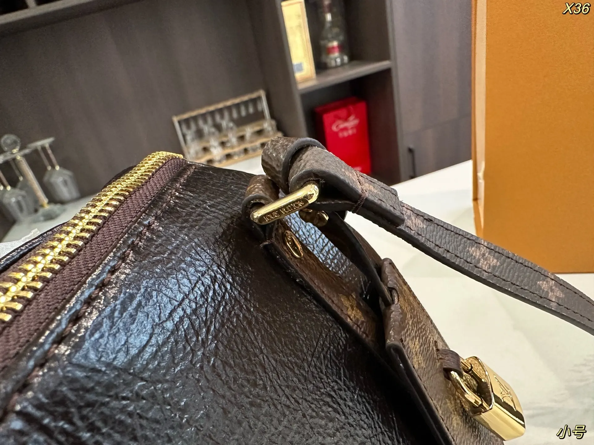 LV 斜挎包 轻便斜挎款