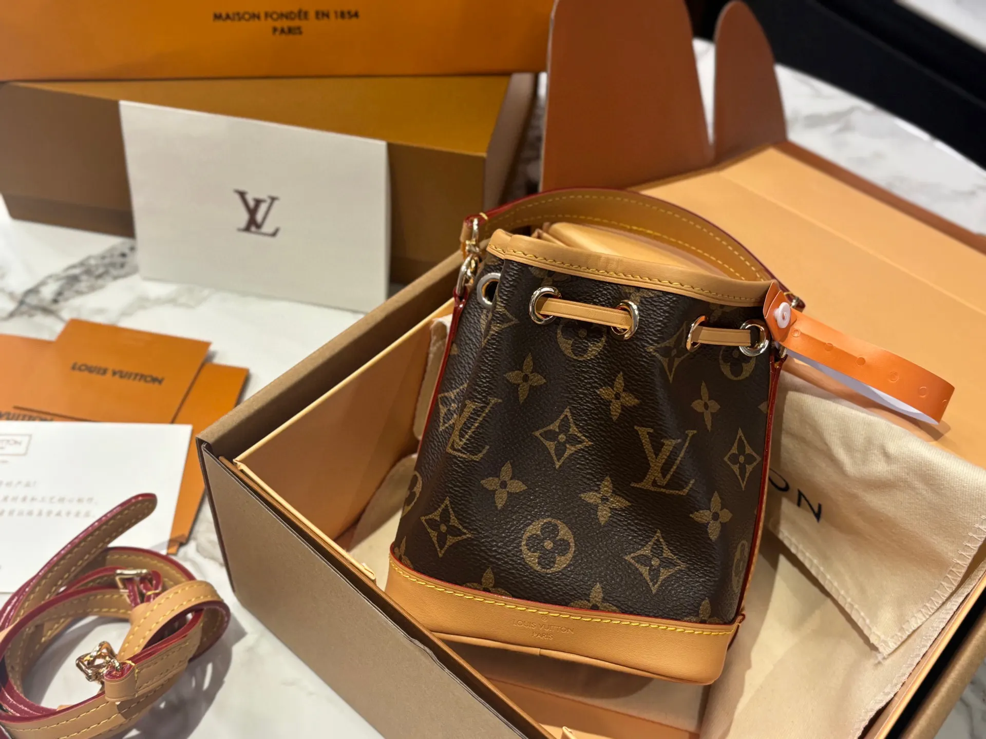LV 老花 手提 级 ♥ mini小水桶 水桶包 休闲水桶款