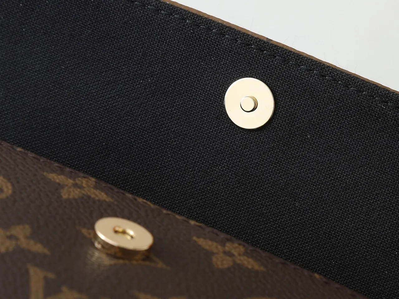 Louis Vuitton Chain Bag Canvas