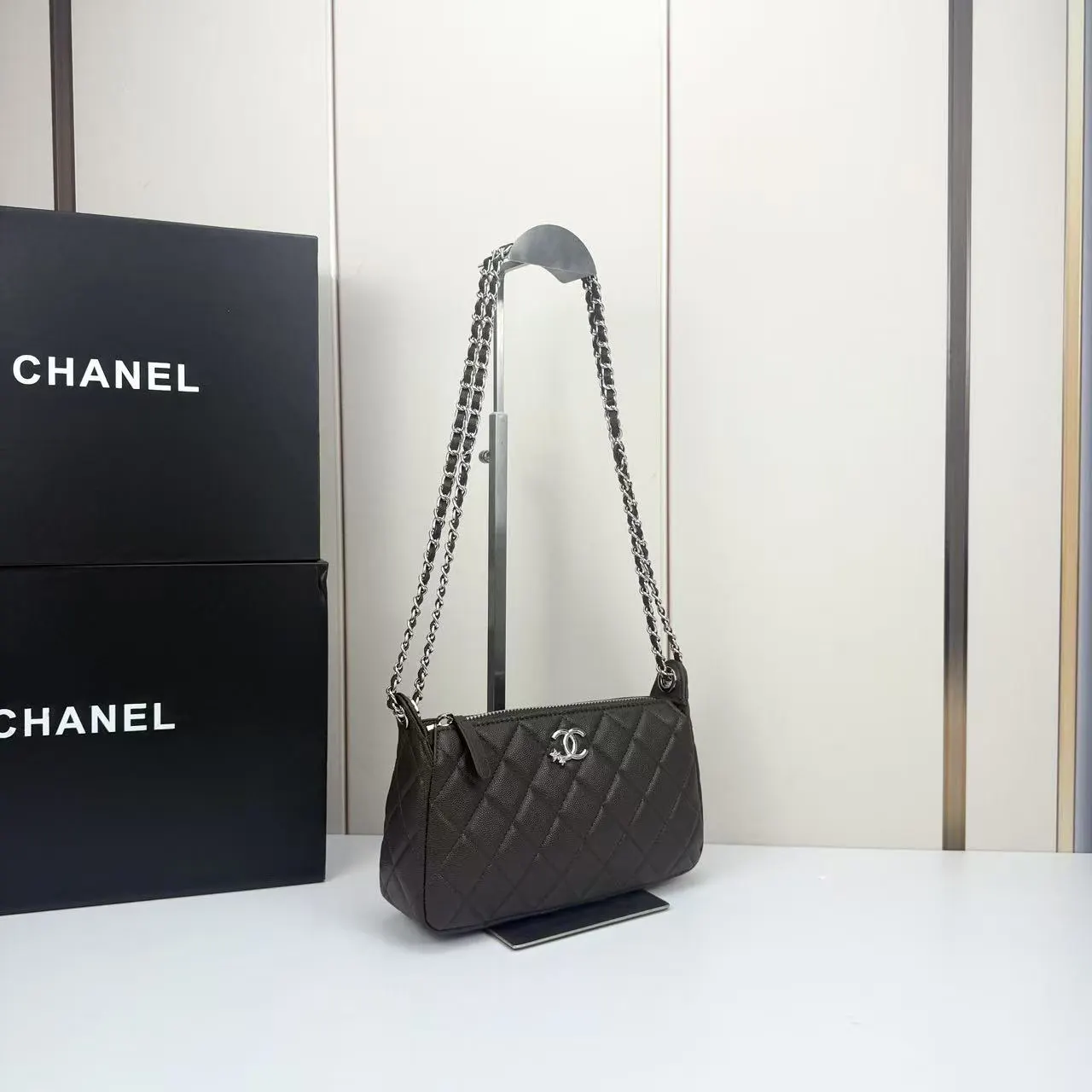 Chanel 银色 皮革 手提包