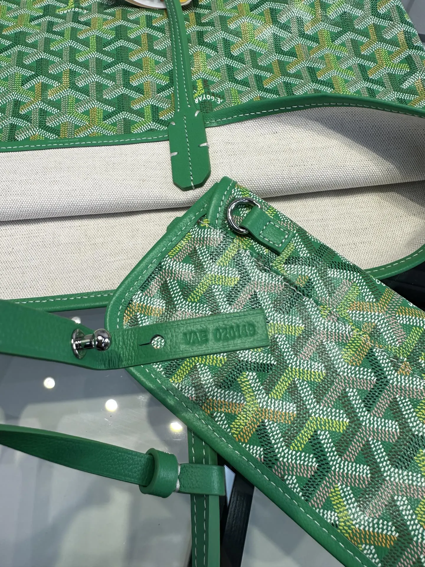 Goyard 戈雅 托特包购物袋 四季炫彩限定色 草地綠 大容量托特款(數字9) Goyard 戈雅 托特包购物袋 四季炫彩限定色 草地綠 大容量托特款(數字9)
