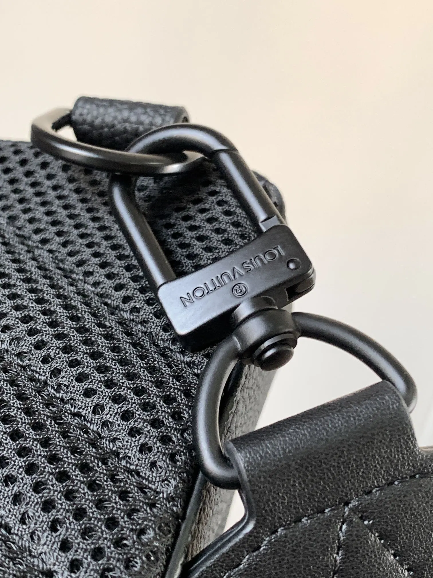 LV 黑色 蓝色 牛皮 双肩包 实用双肩款