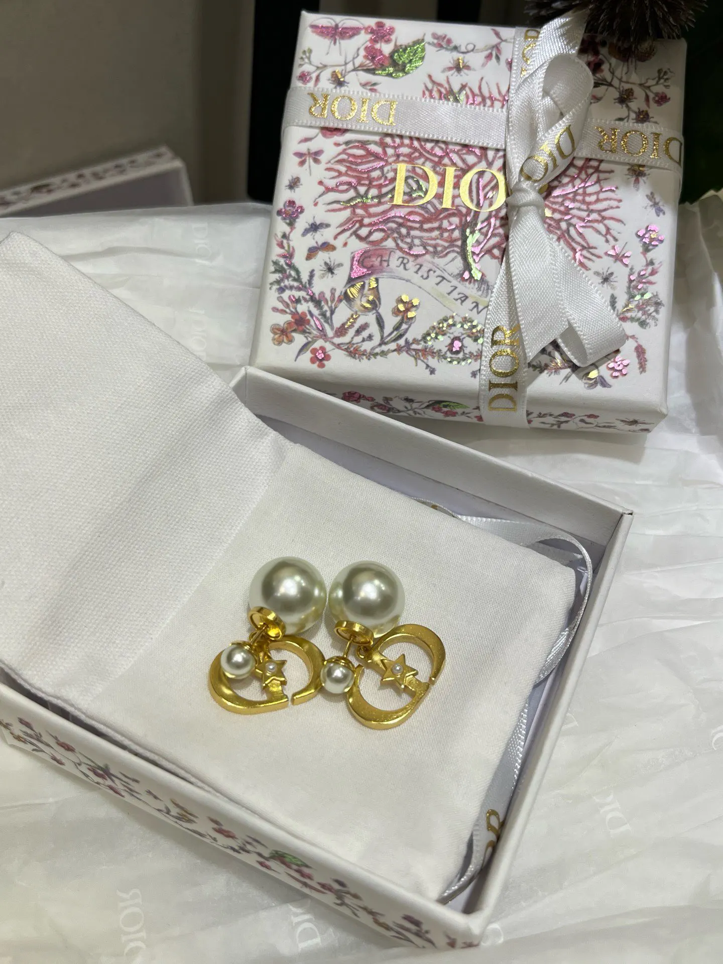 Dior 金色珍珠耳钉 复古款
