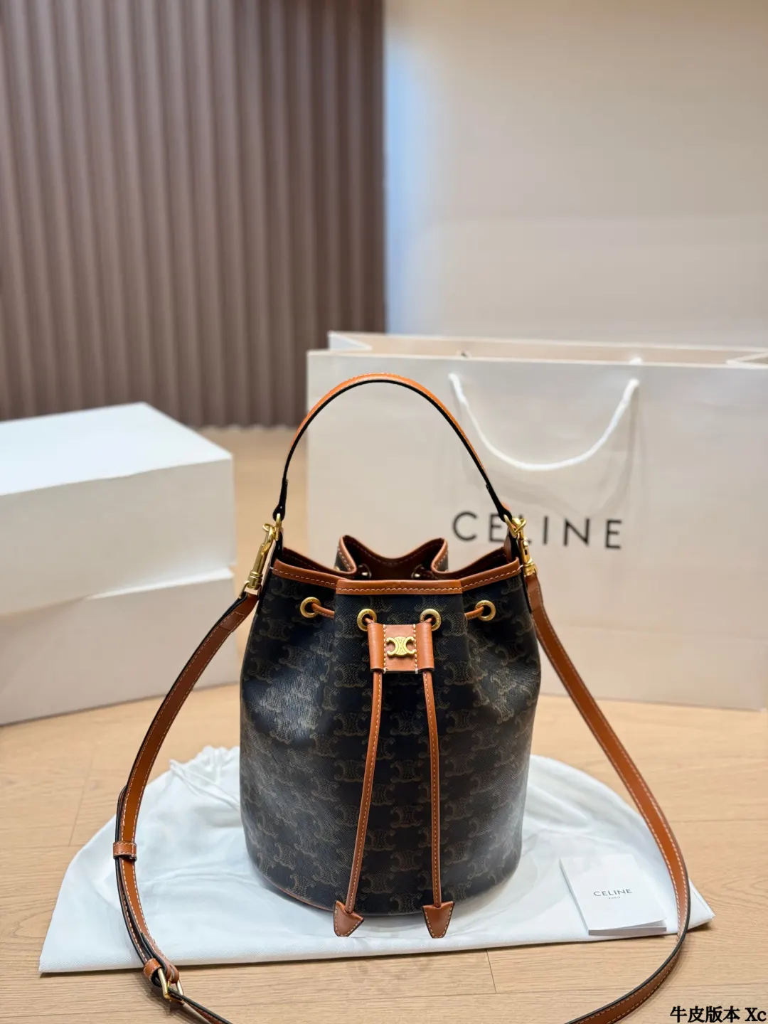 Celine Triomphe 老花 小牛皮 收納包 旅行收納款(數字9) Celine Triomphe 老花 小牛皮 收納包 旅行收納款(數字9)