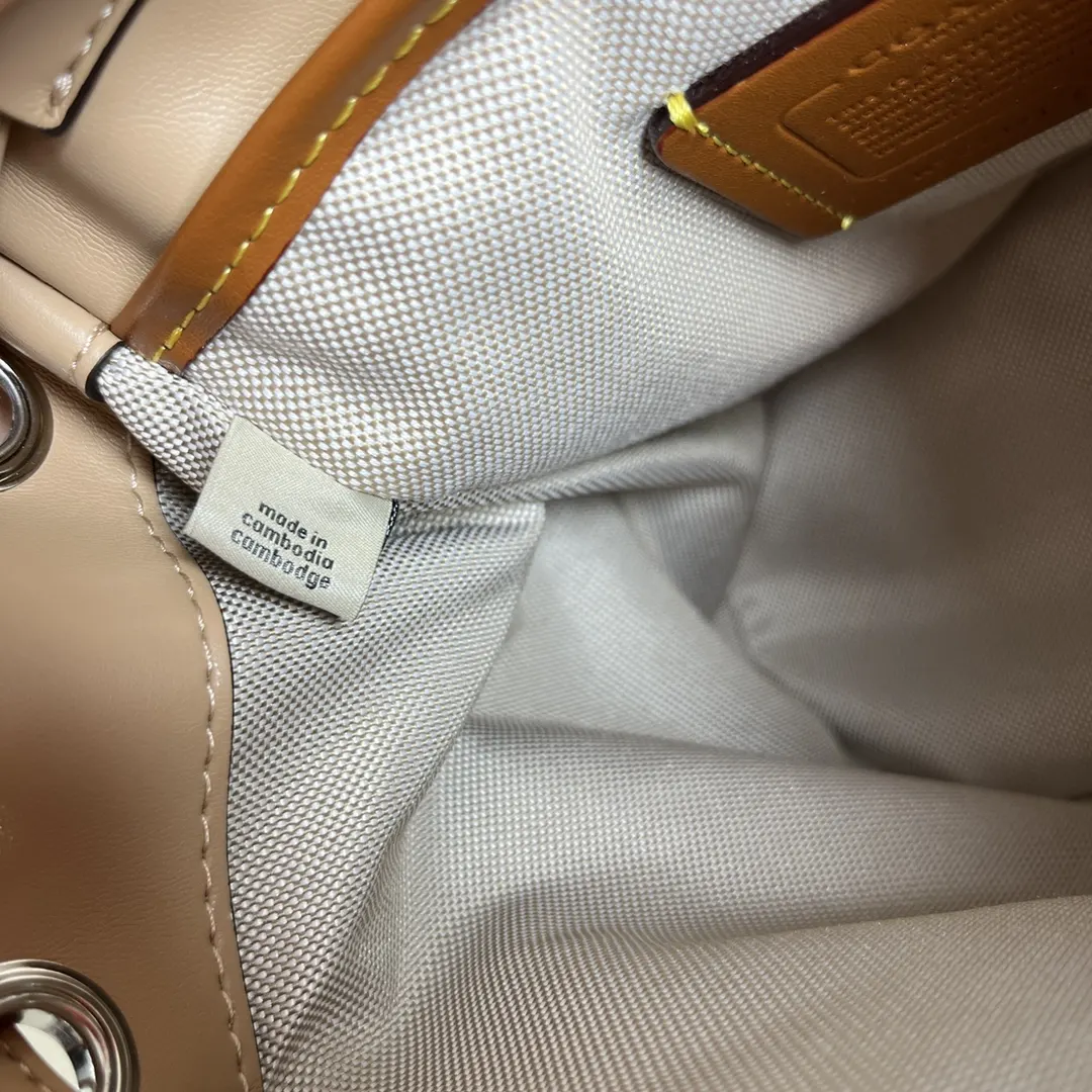 Coach 羊皮 雙肩包 实用雙肩款