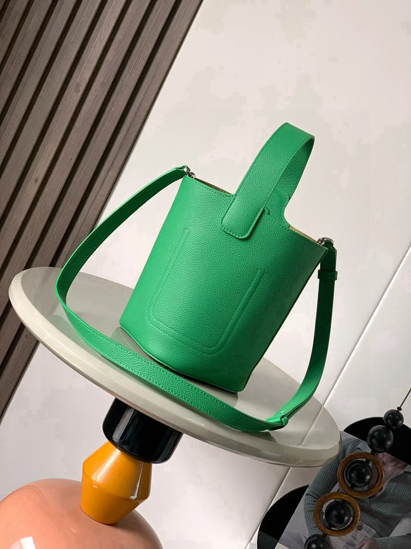 牛皮 迷你柔软粒面牛皮革 Pebble Bucket 水桶 水桶包 休閒水桶款