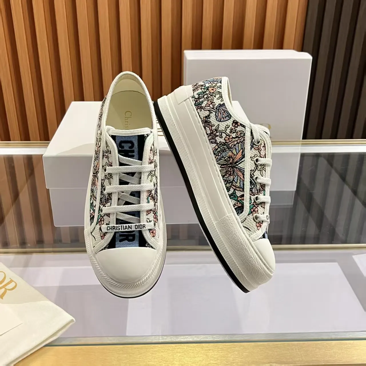 Dior 运动鞋(數字6) Dior 运动鞋(數字6)