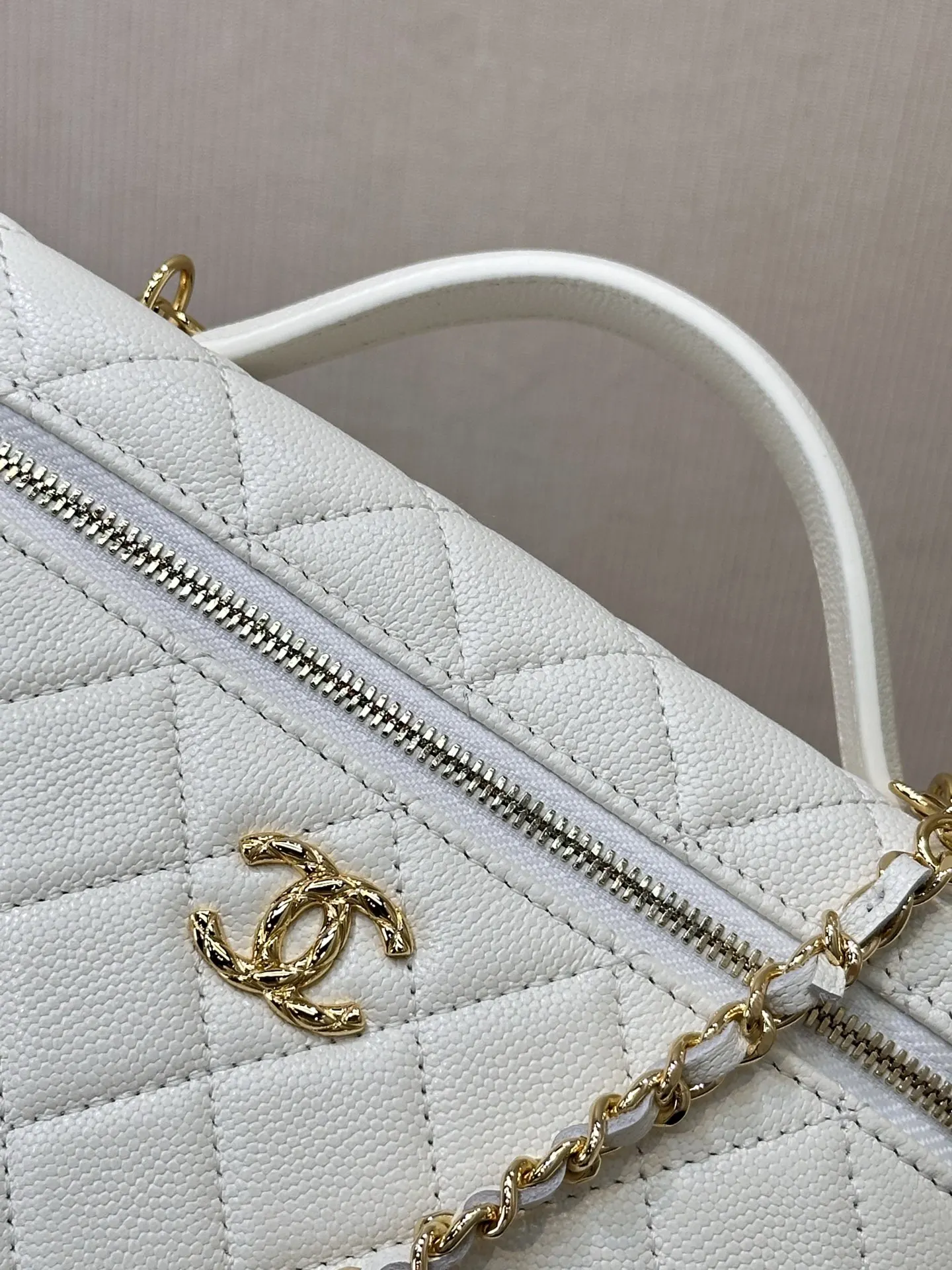 Chanel Cowhide Chain Bag Shoulder and Crossbody Wear