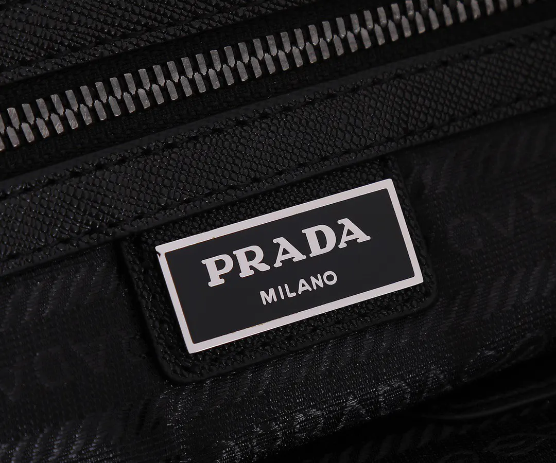 Prada 黑色 牛皮 进口防水降落伞布 头层牛皮 公文包 商務通勤款