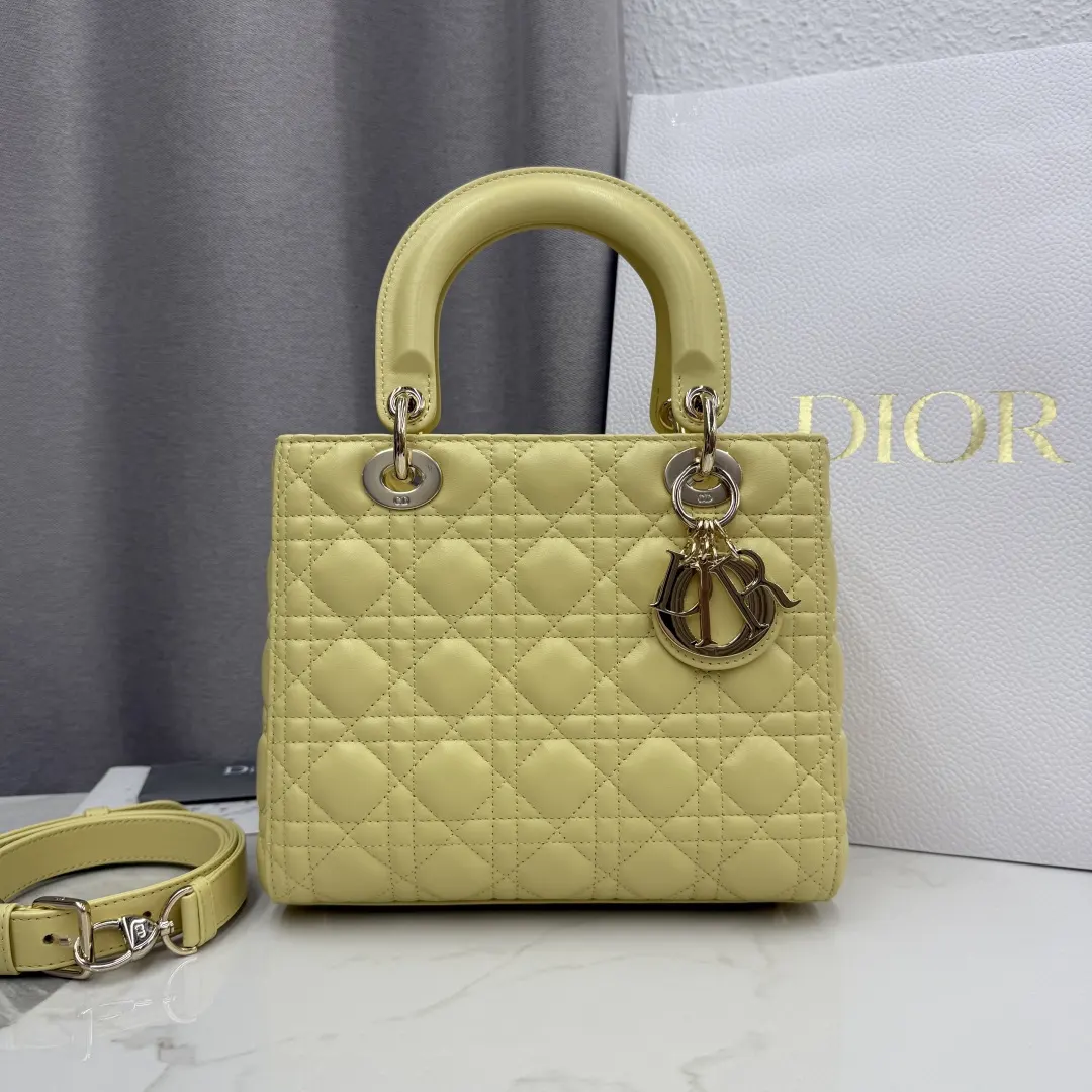 Dior Lady Dior 柠檬黄色羊皮卡夹 标签细节款