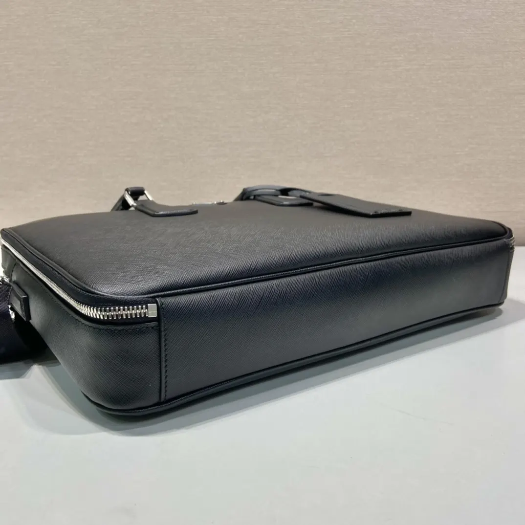 Prada Re-Nylon 2VE022 皮革 Saffiano 十字紋 公文包