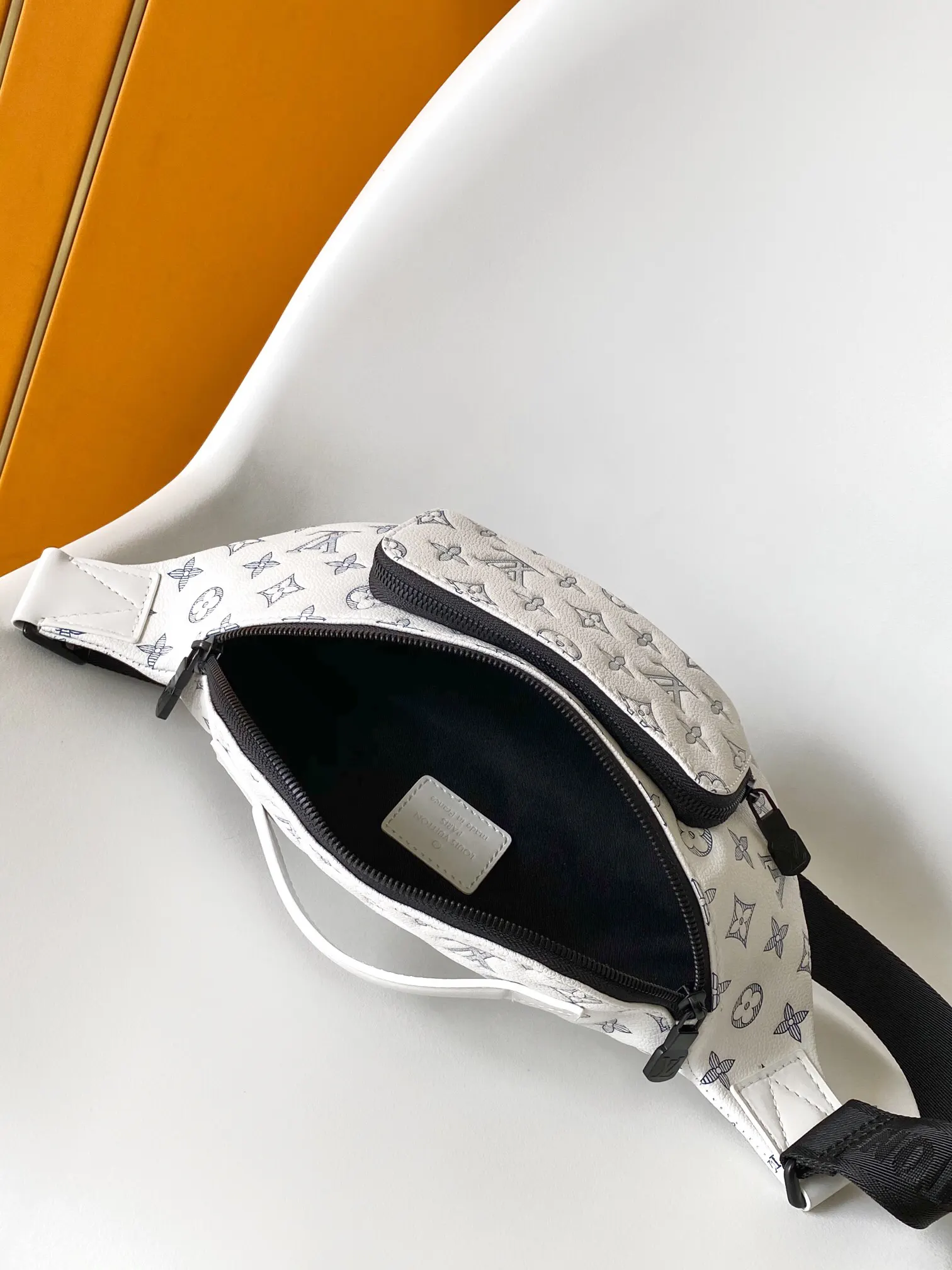 LV fanny pack, casual breast bag Image 8 LV fanny pack, casual breast bag Image 8