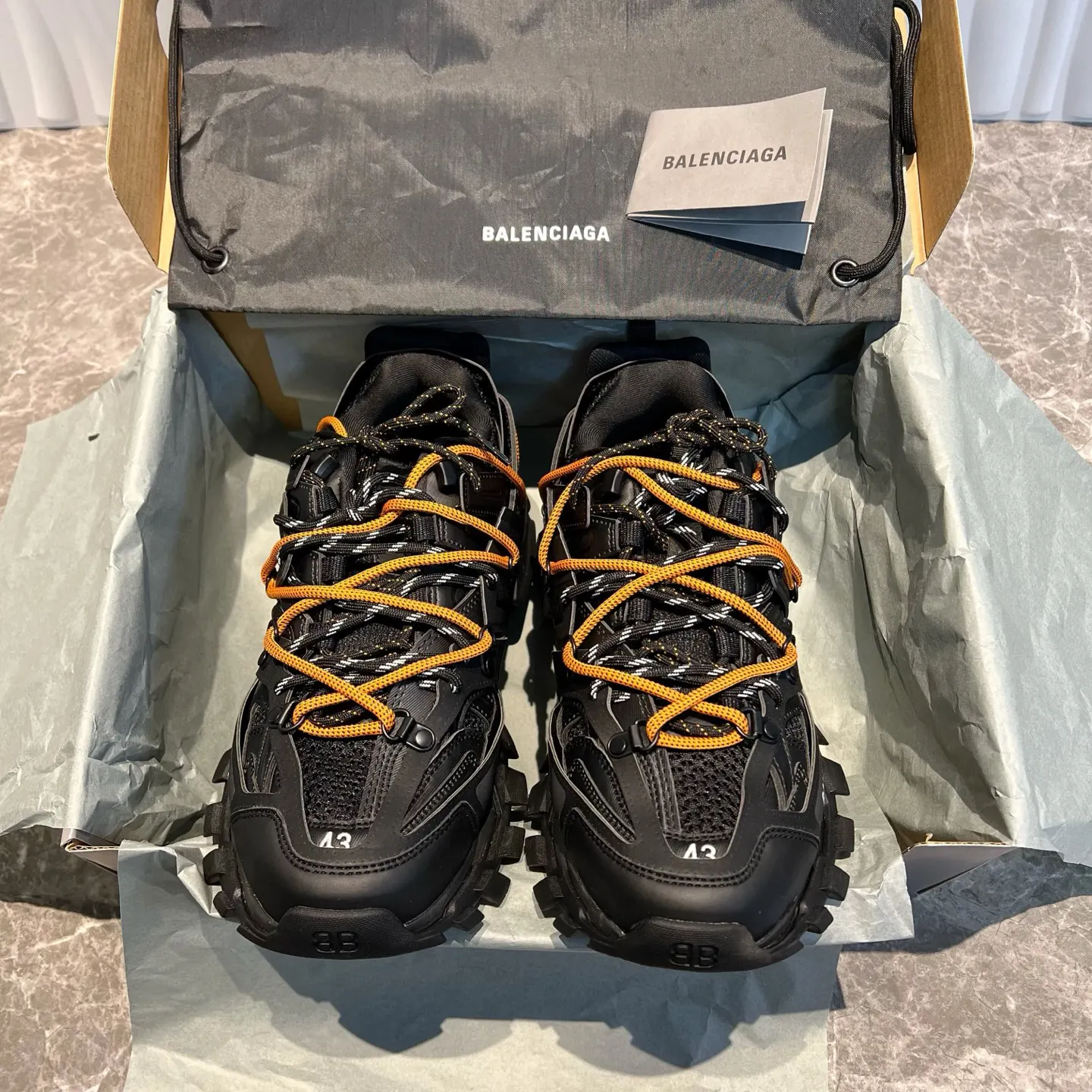Balenciaga 單肩包 日常搭配