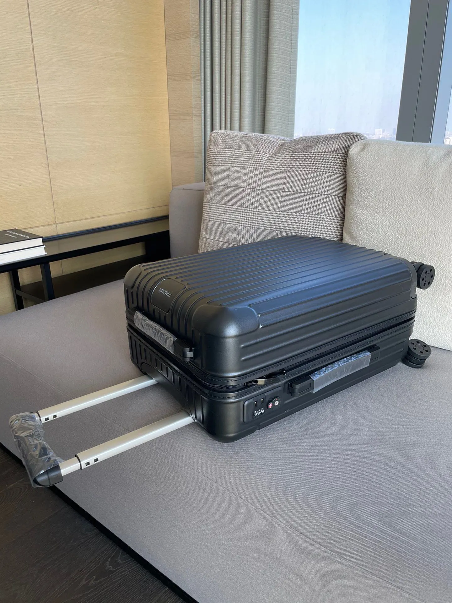 白色 藍色 日默瓦rimowa拉杆箱行李箱登机箱旅行箱方胖子運動 旅行拉杆款 輕便出行款