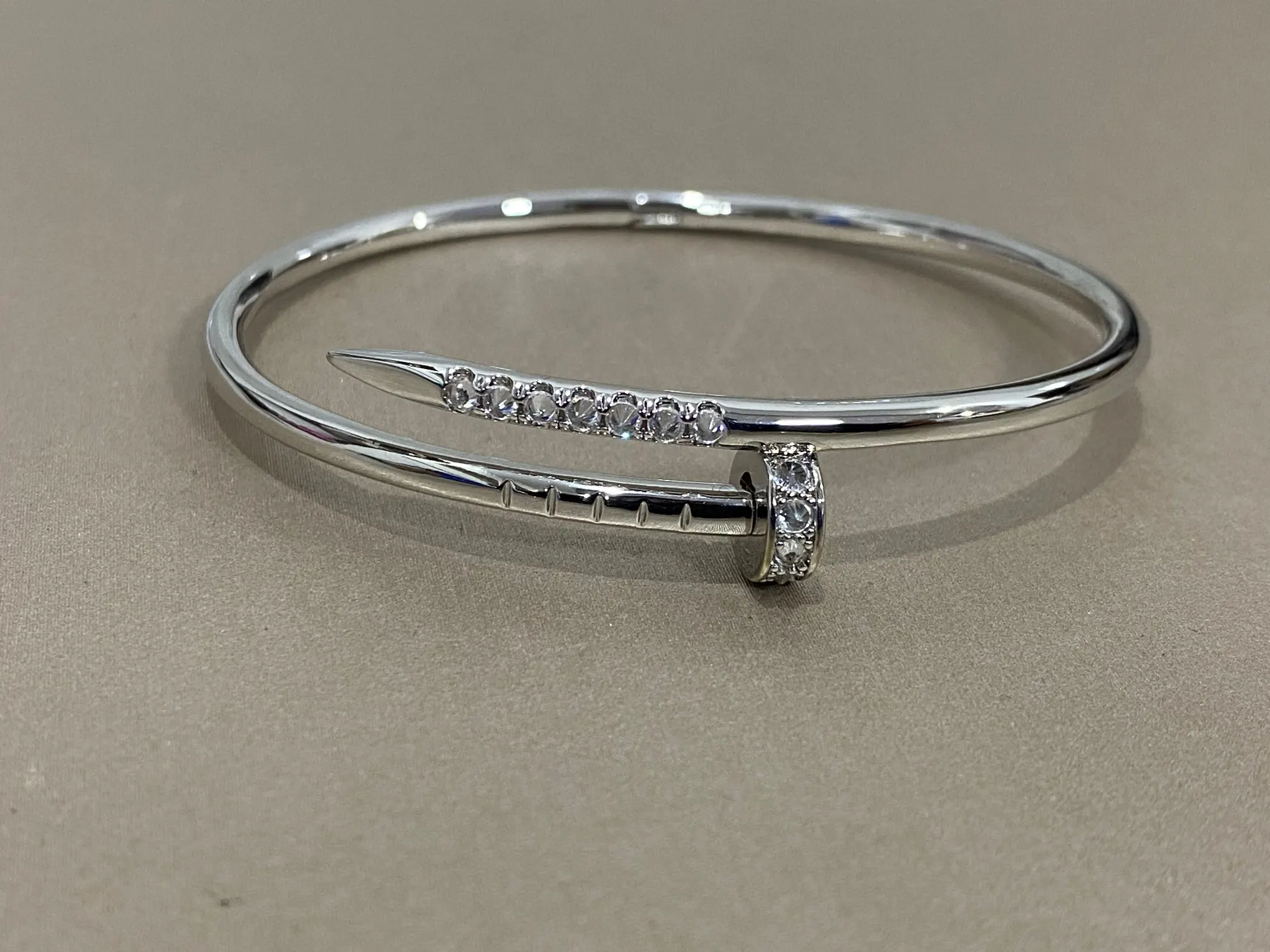 Cartier 钻石 手鐲 精致腕饰款