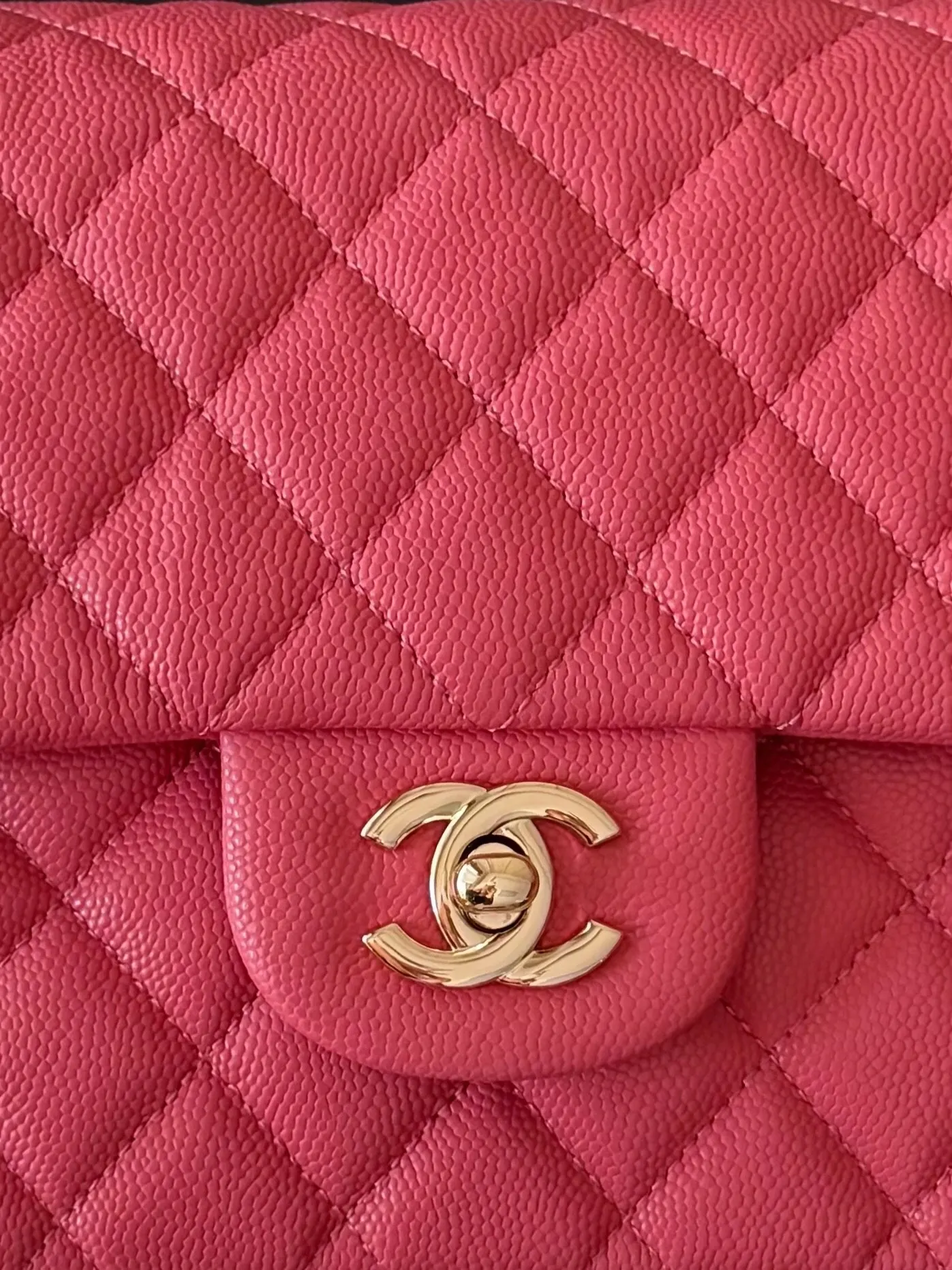 CHANEL 玫红色牛皮菱格链条包 金扣款