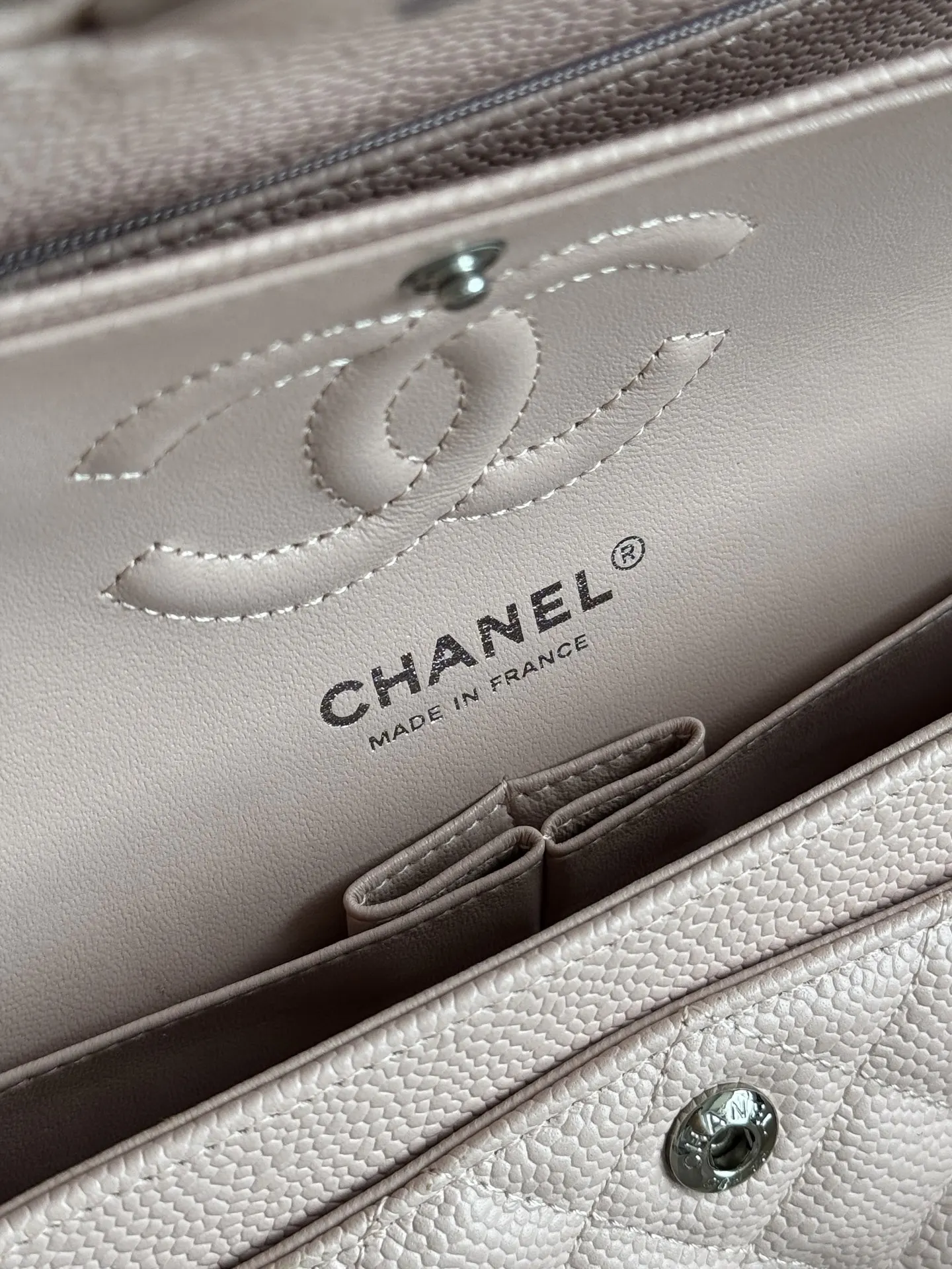 Chanel 荔枝紋牛皮翻蓋鏈條包 單肩斜挎(數字9) Chanel 荔枝紋牛皮翻蓋鏈條包 單肩斜挎(數字9)