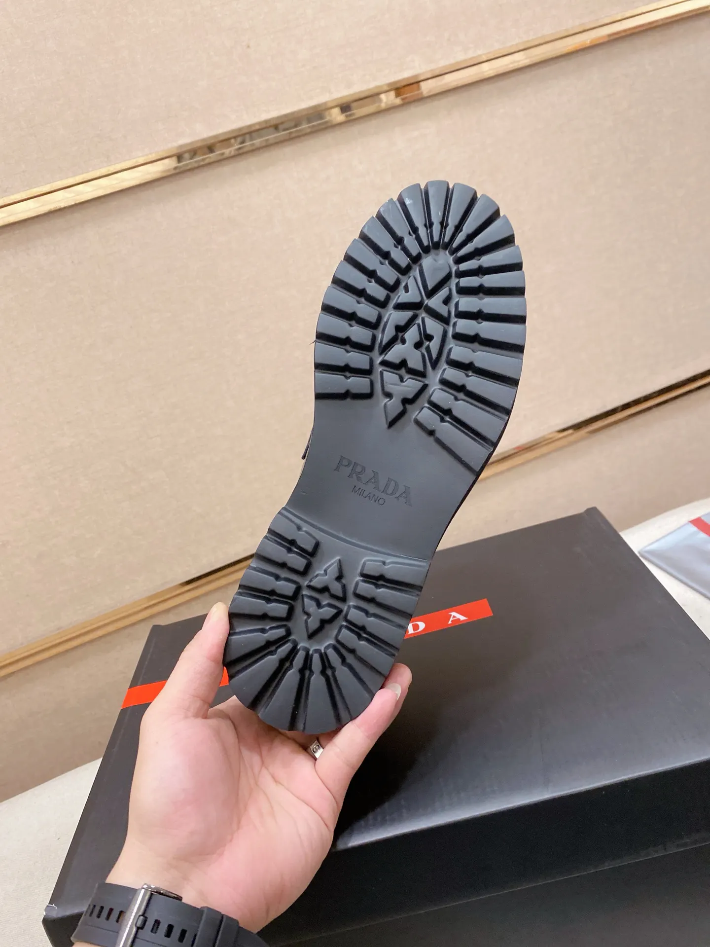 Prada 牛皮 休闲鞋 舒适