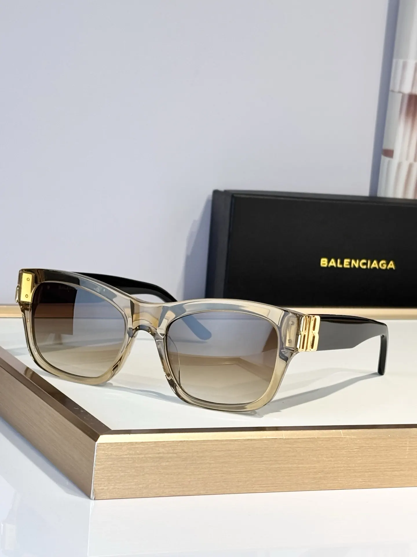 Balenciaga BB0503S 太阳镜 精致搭配