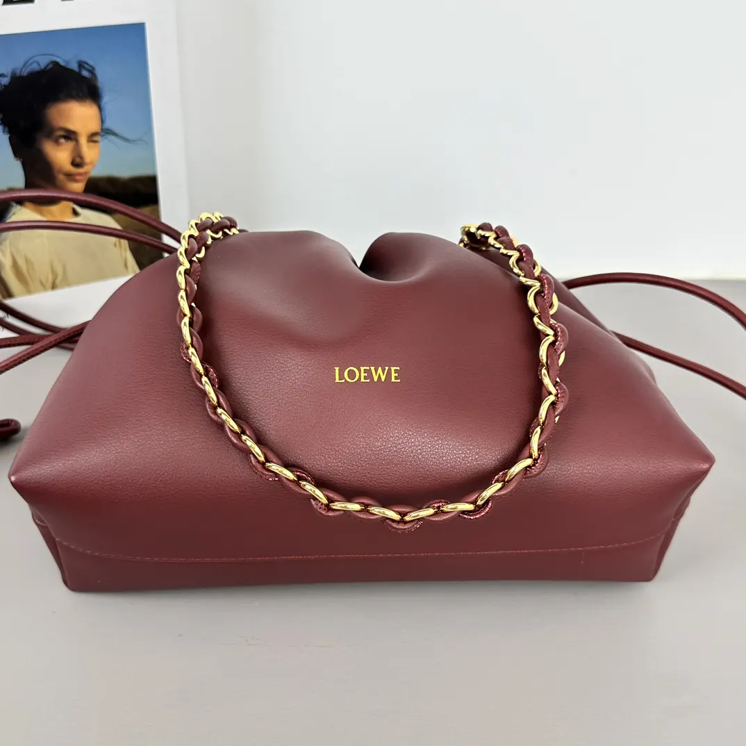 羊皮 LO℮w℮ Flamenco Purse 福 链条包 精致链条款